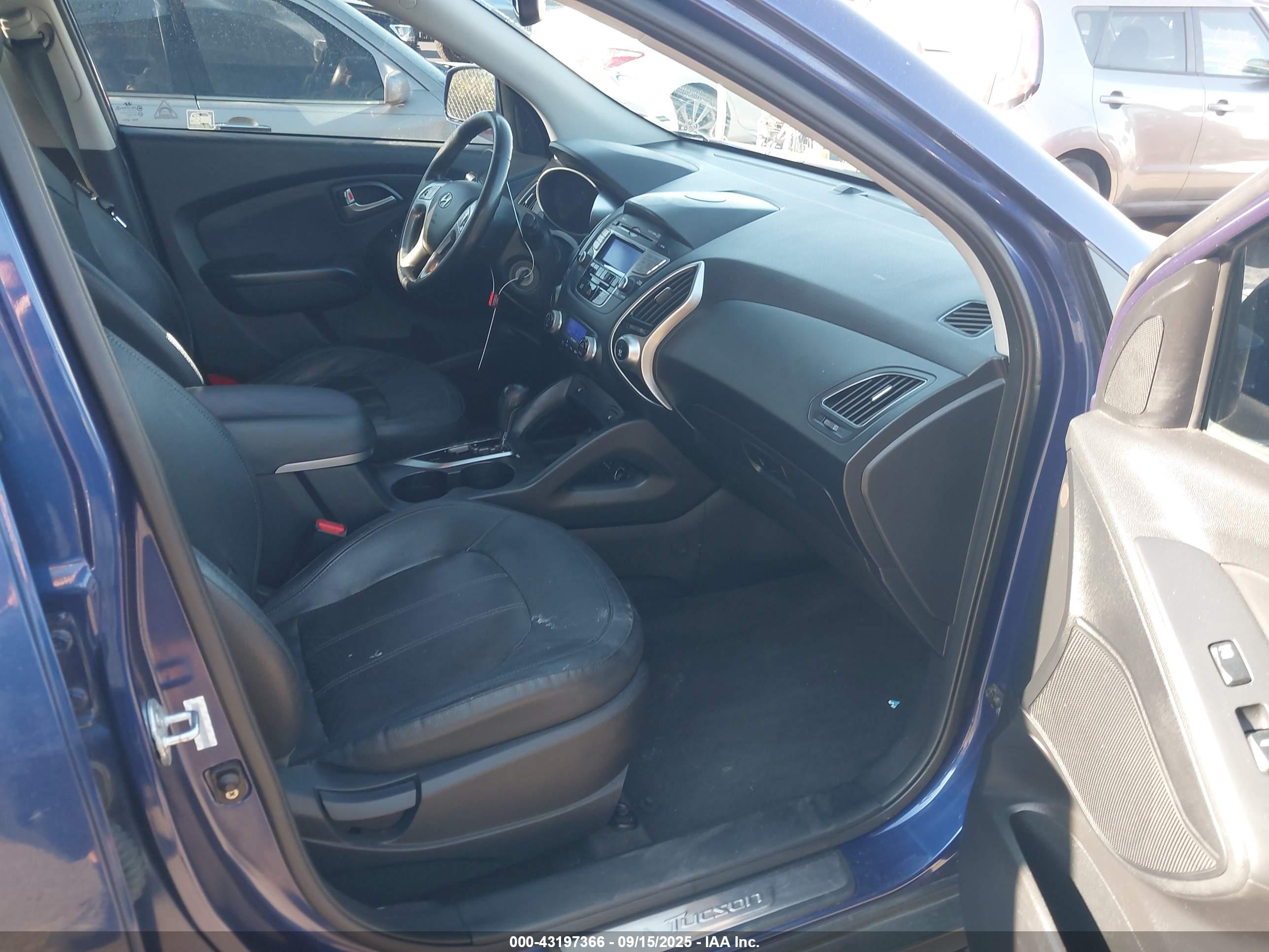 HYUNDAI TUCSON image 5