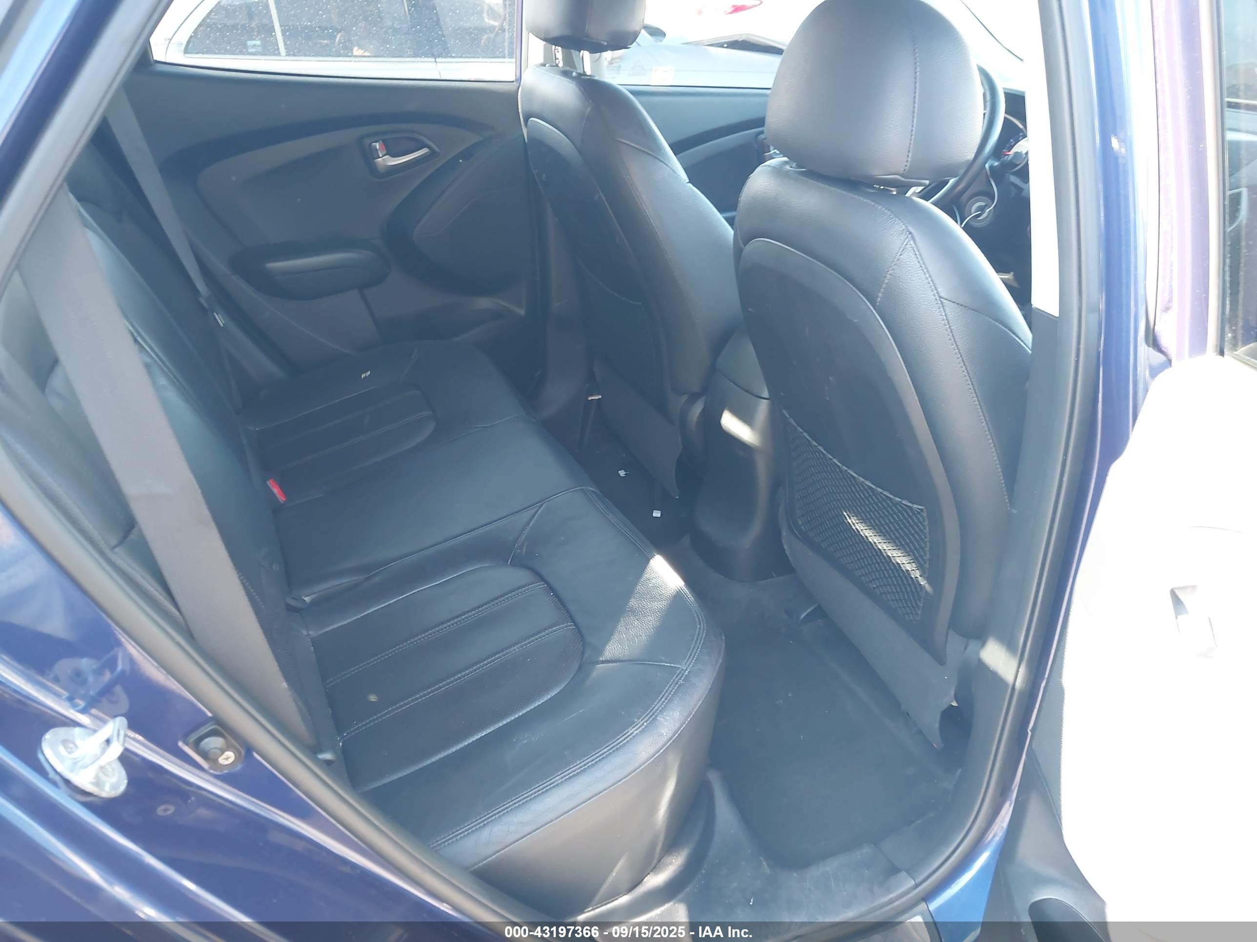 HYUNDAI TUCSON image 8