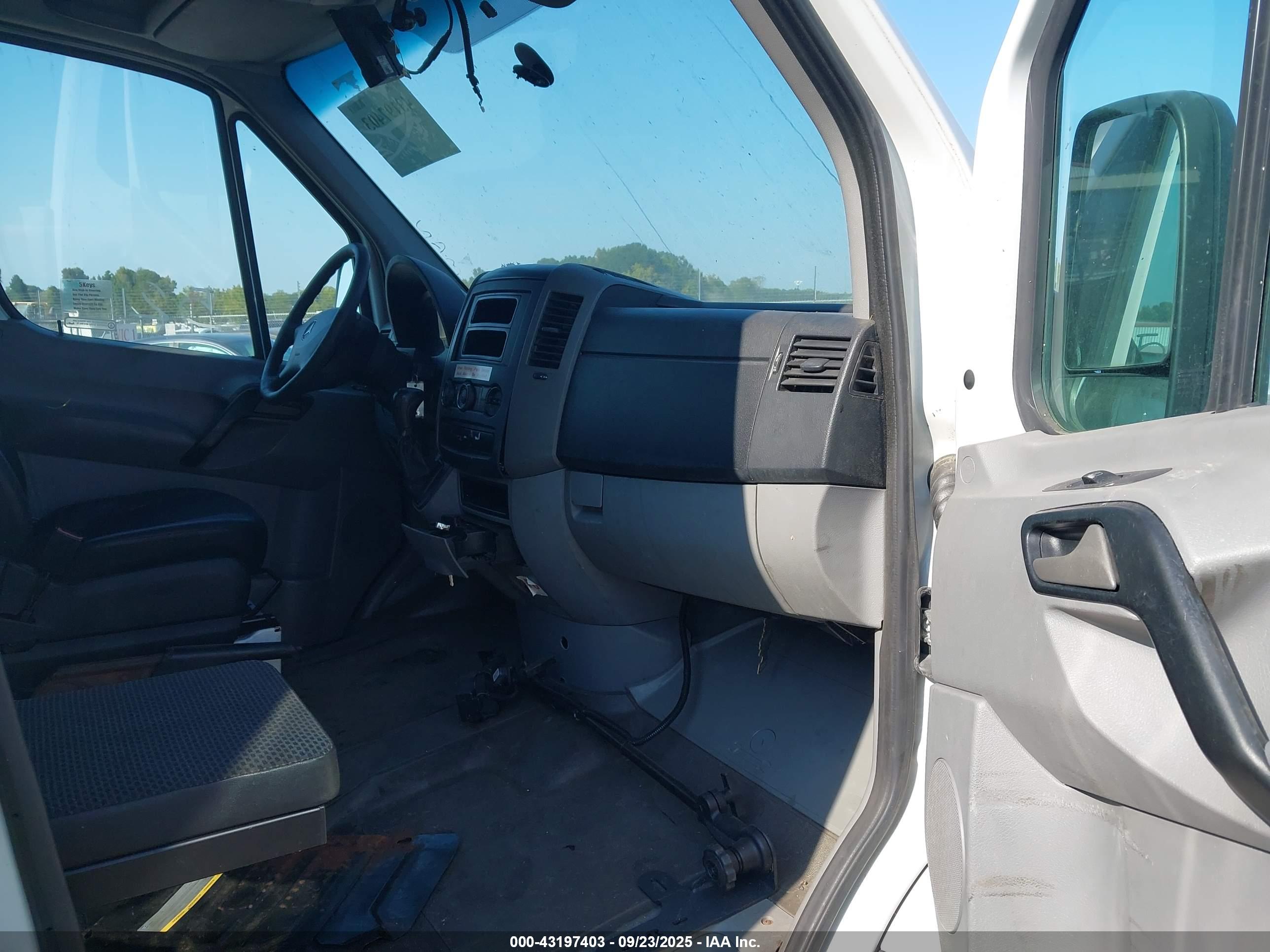 MERCEDES-BENZ SPRINTER image 5