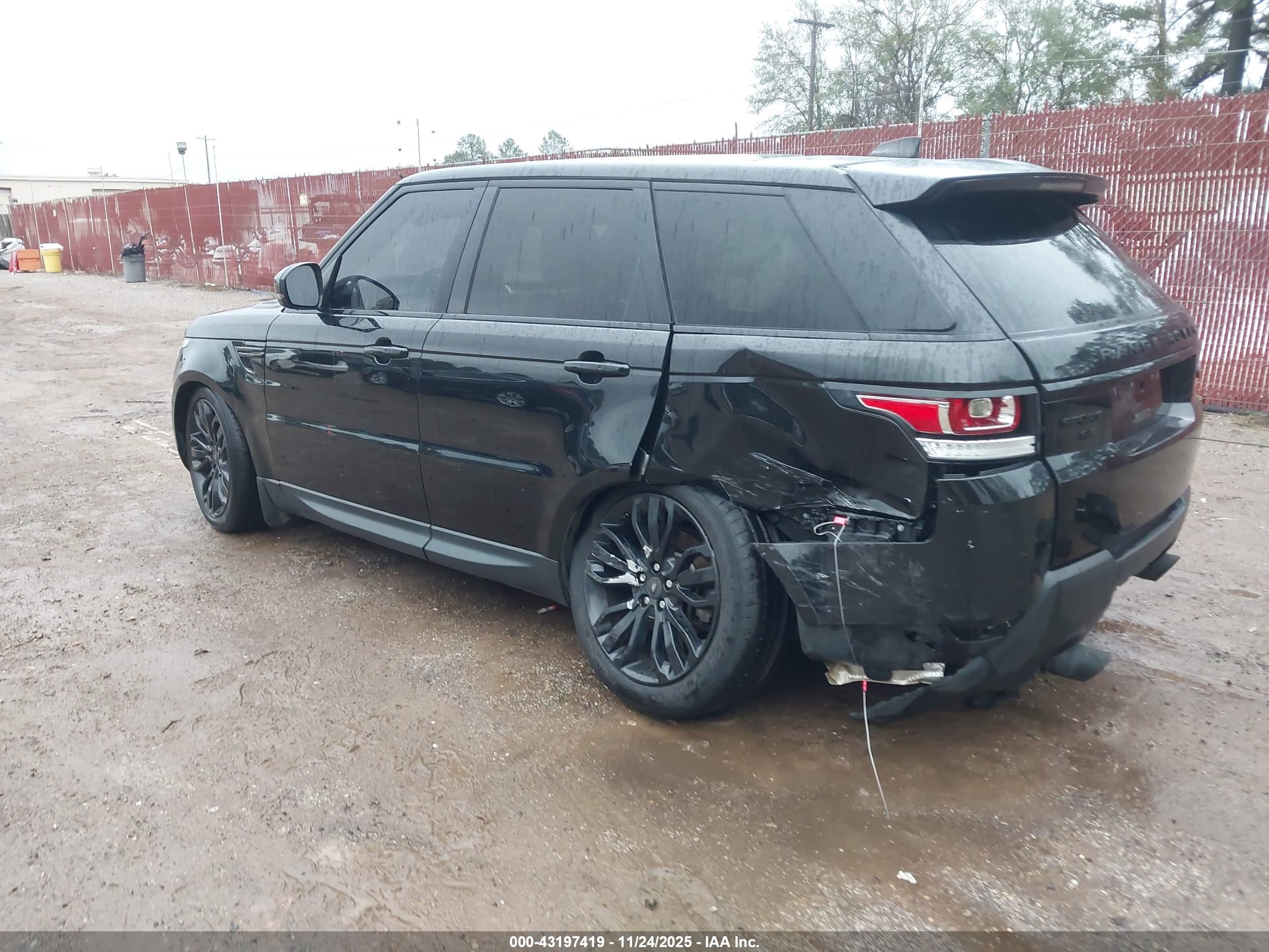 LAND ROVER image 3