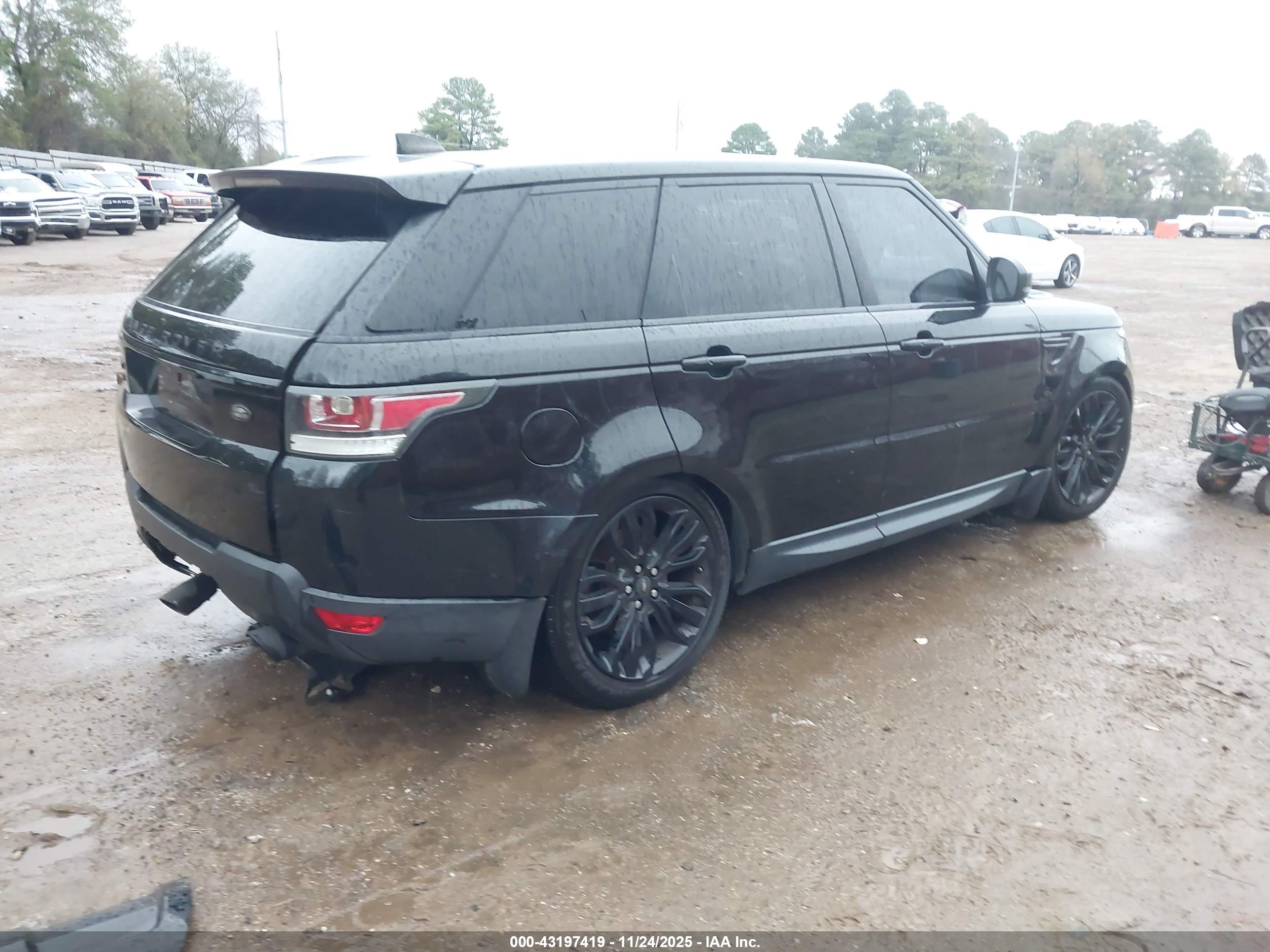 LAND ROVER image 4