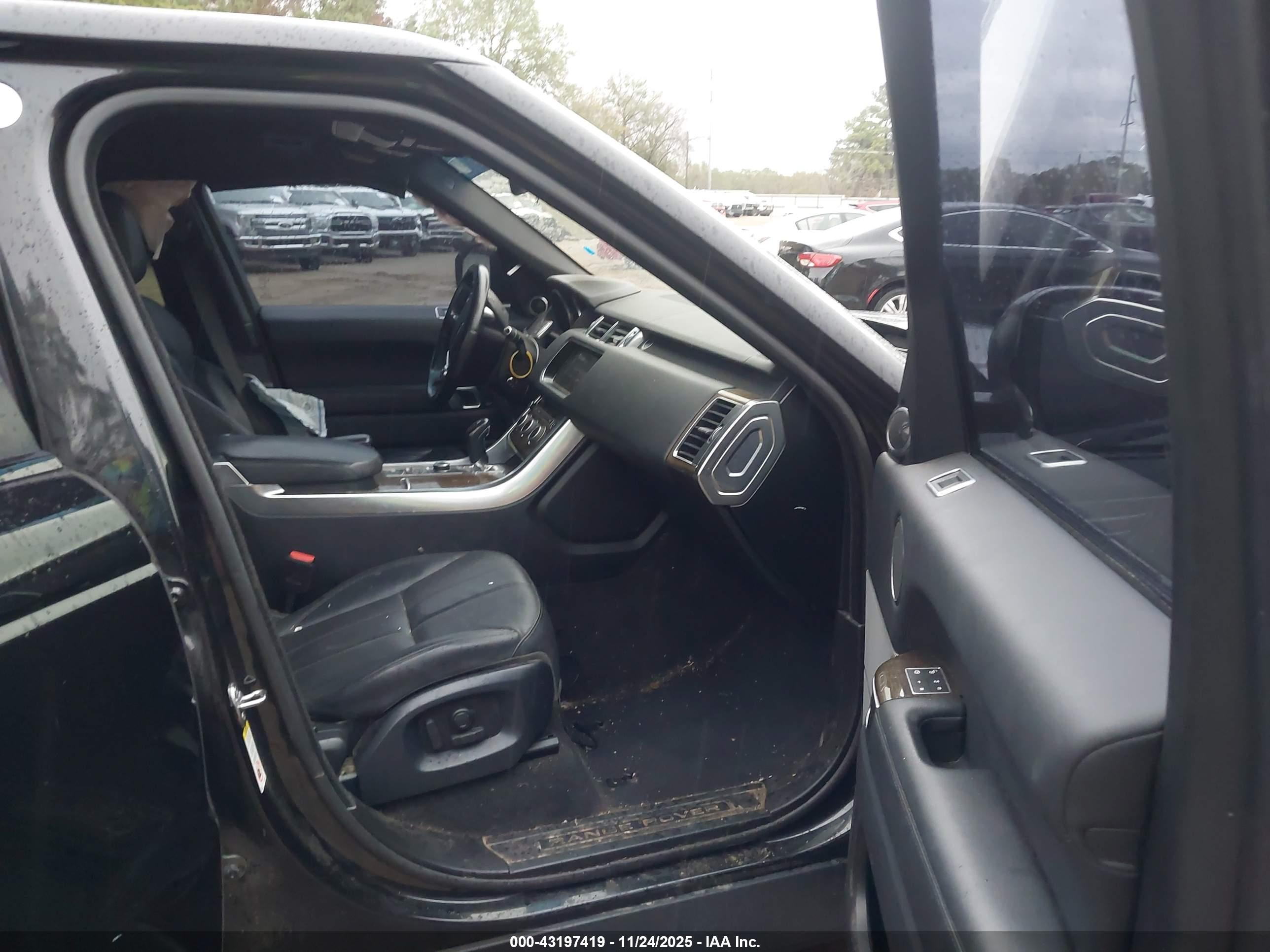 LAND ROVER image 5
