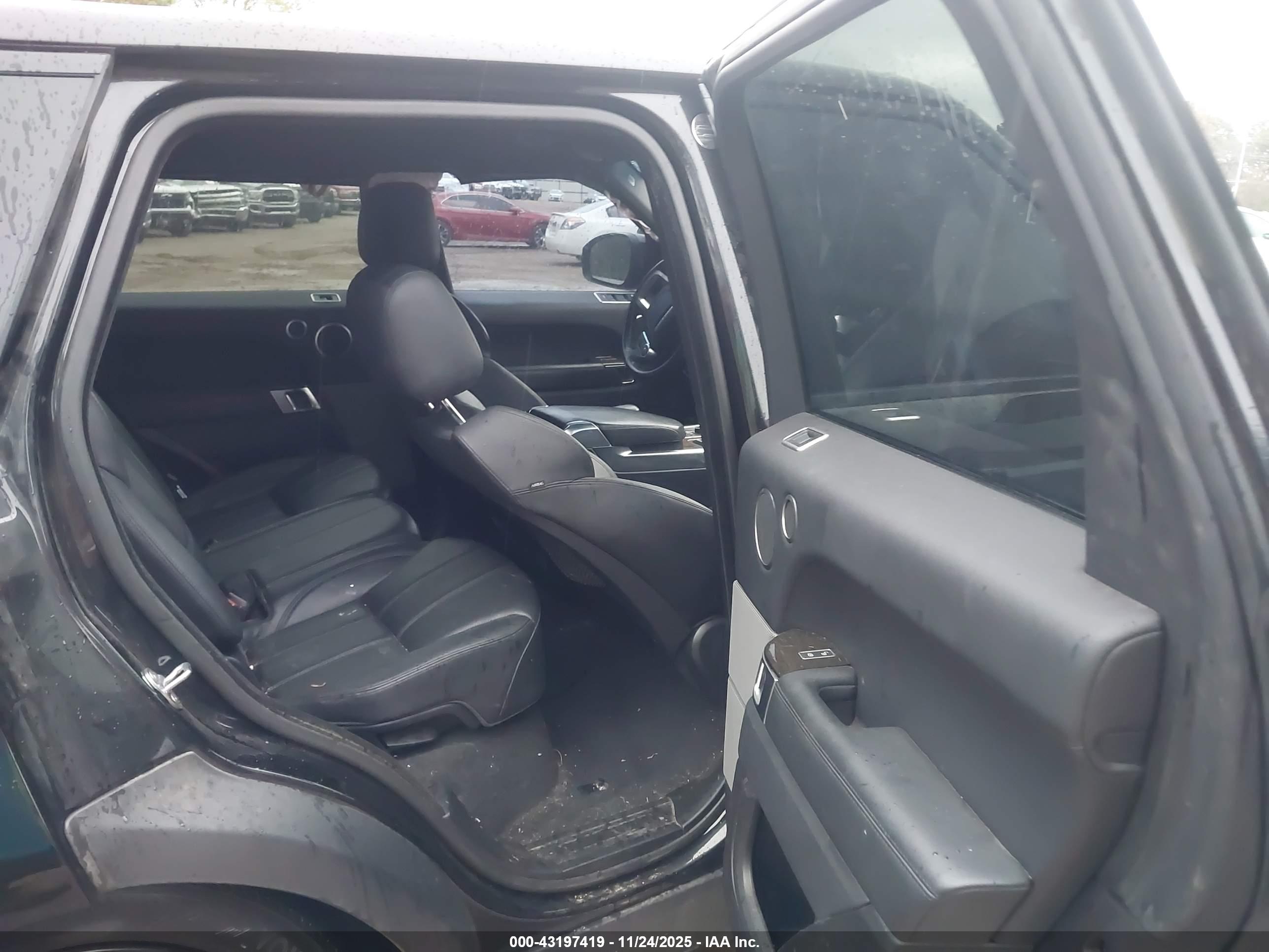 LAND ROVER image 8