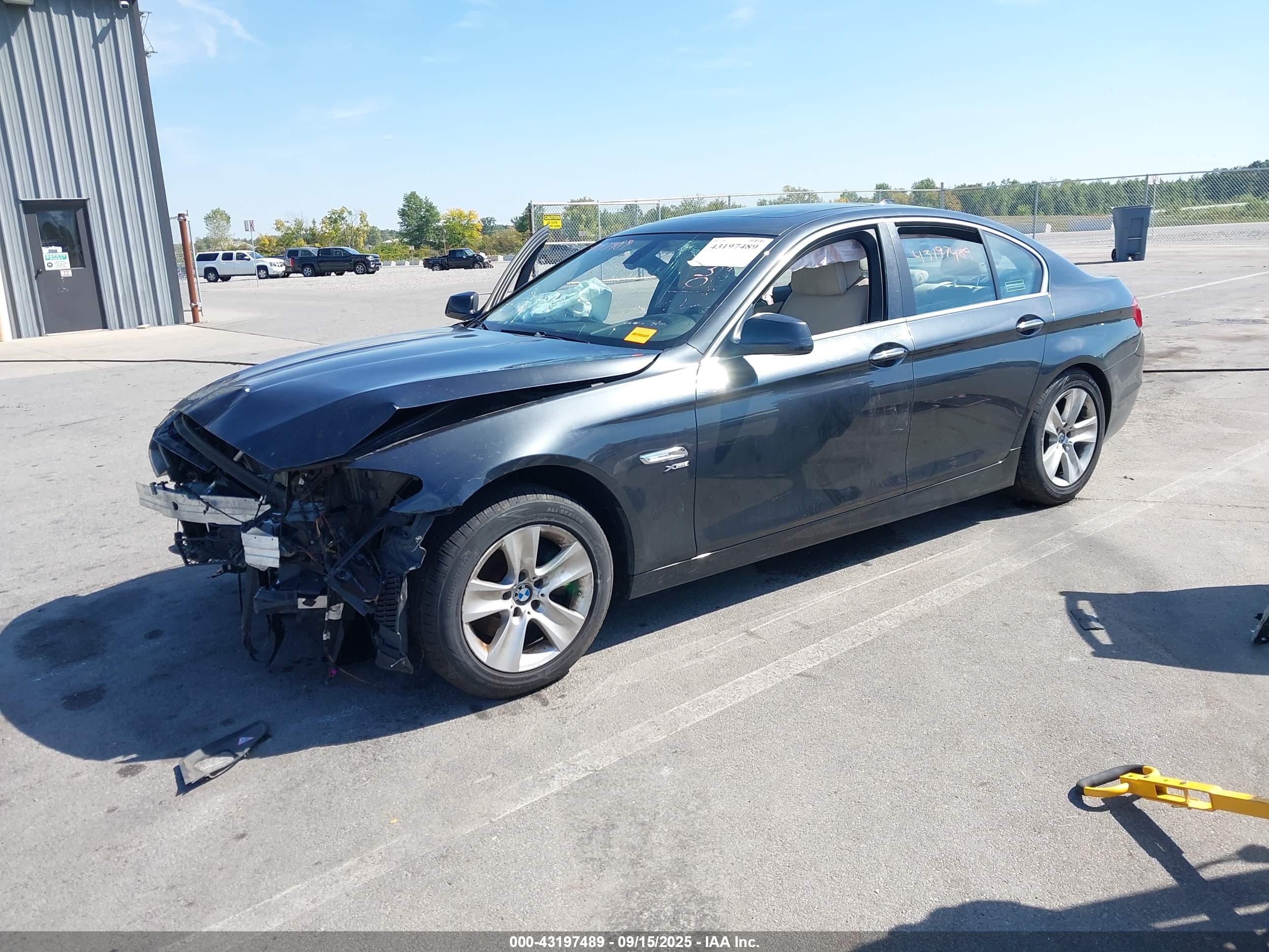 BMW 528I image 2