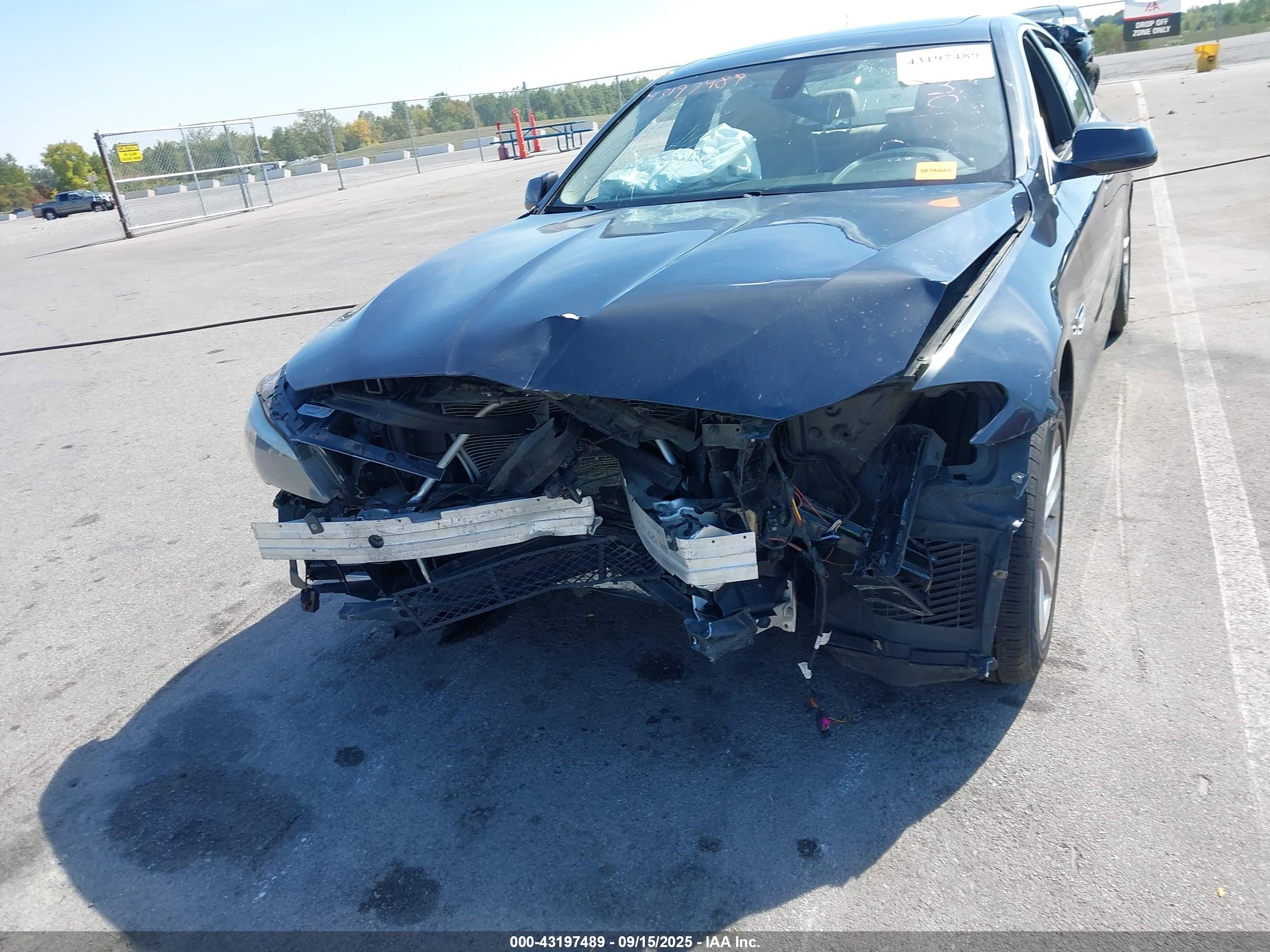 BMW 528I image 6