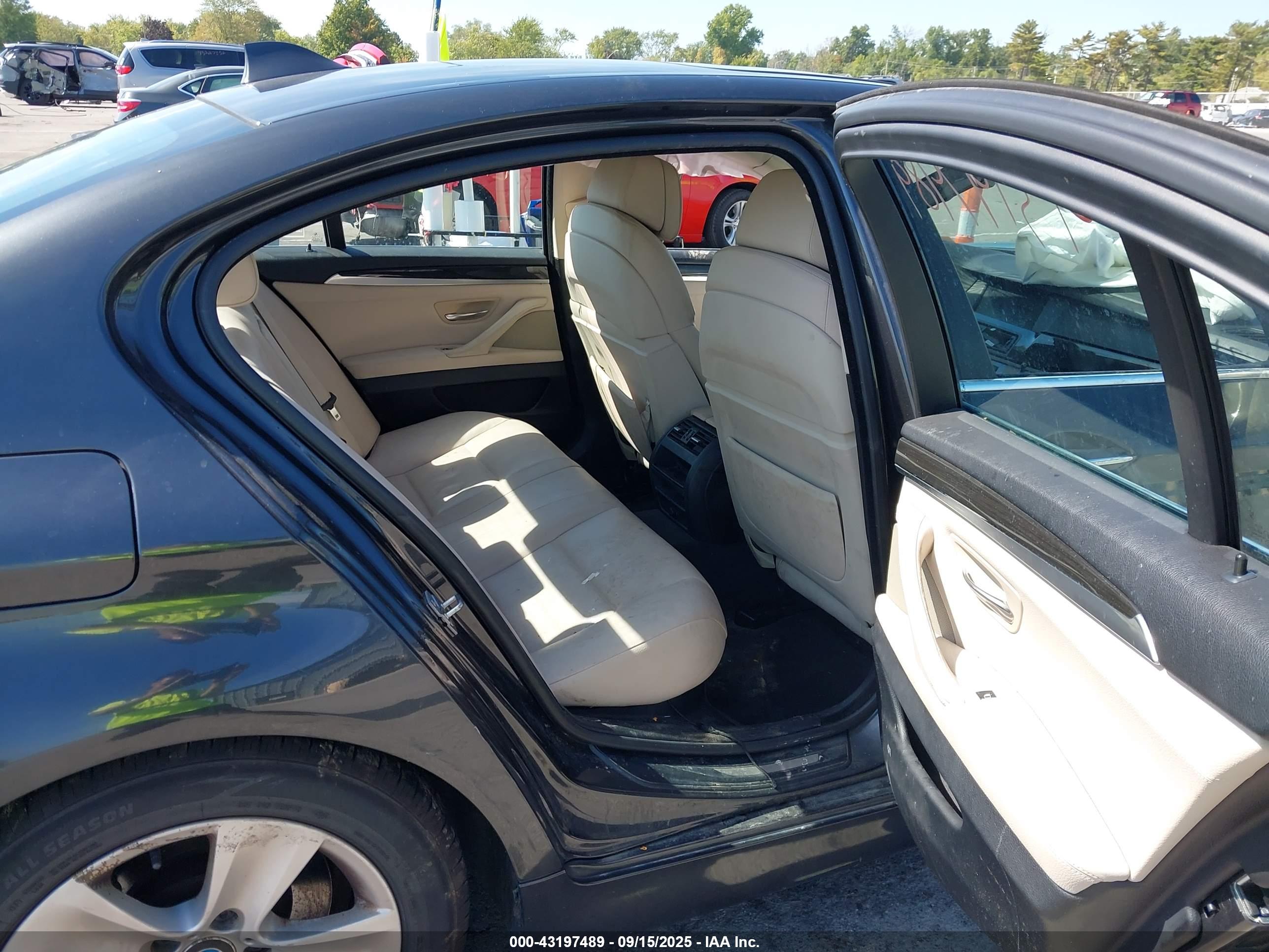 BMW 528I image 8
