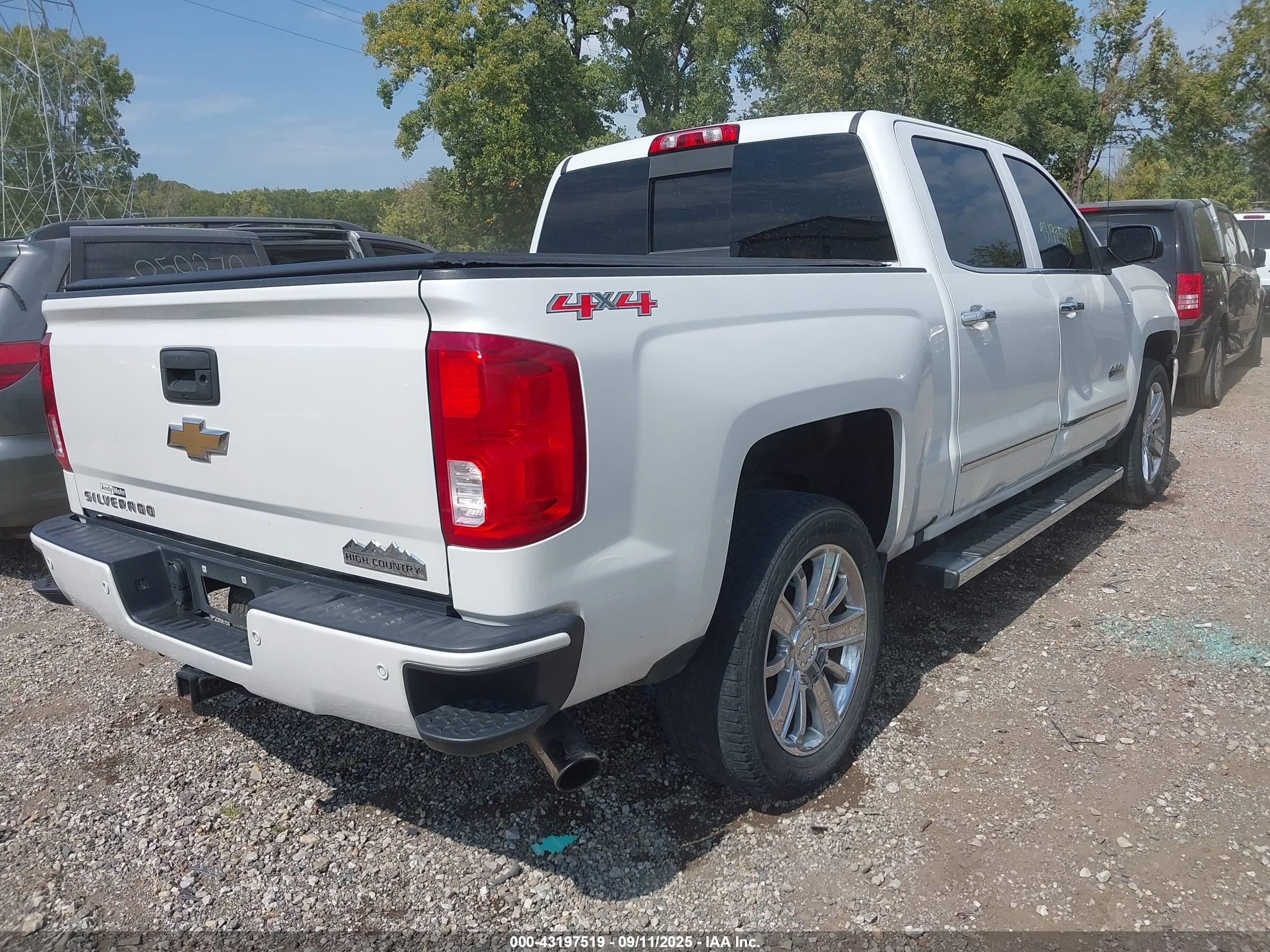 CHEVROLET SILVERADO image 4