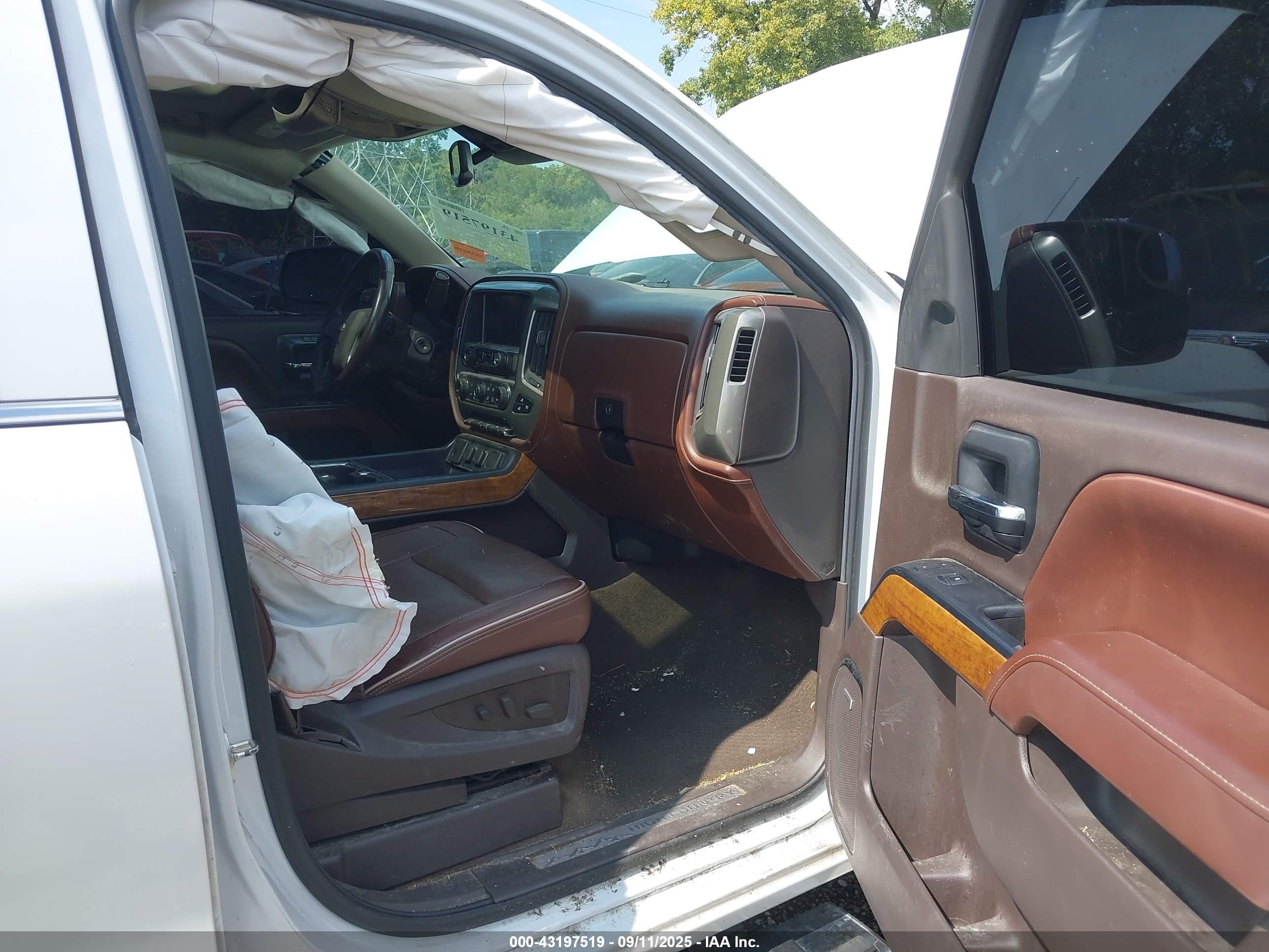 CHEVROLET SILVERADO image 5