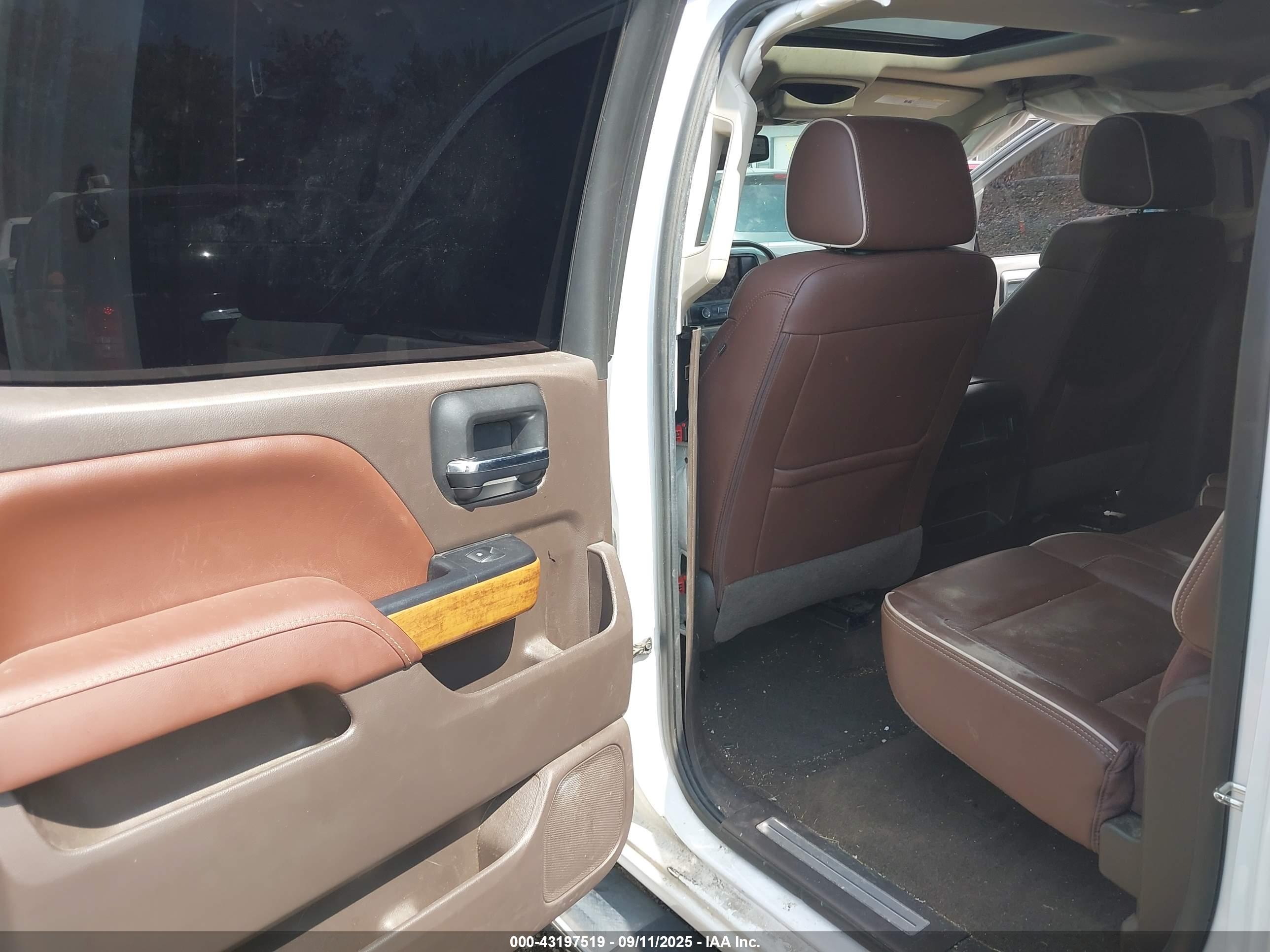 CHEVROLET SILVERADO image 8