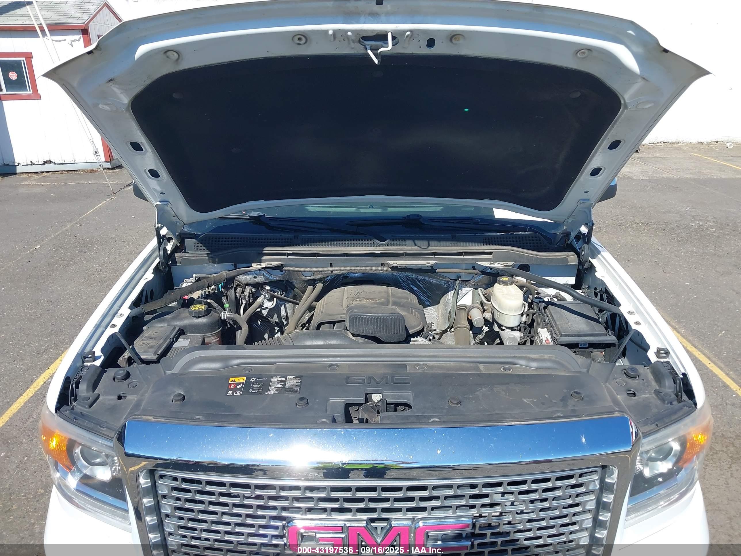 GMC SIERRA image 10