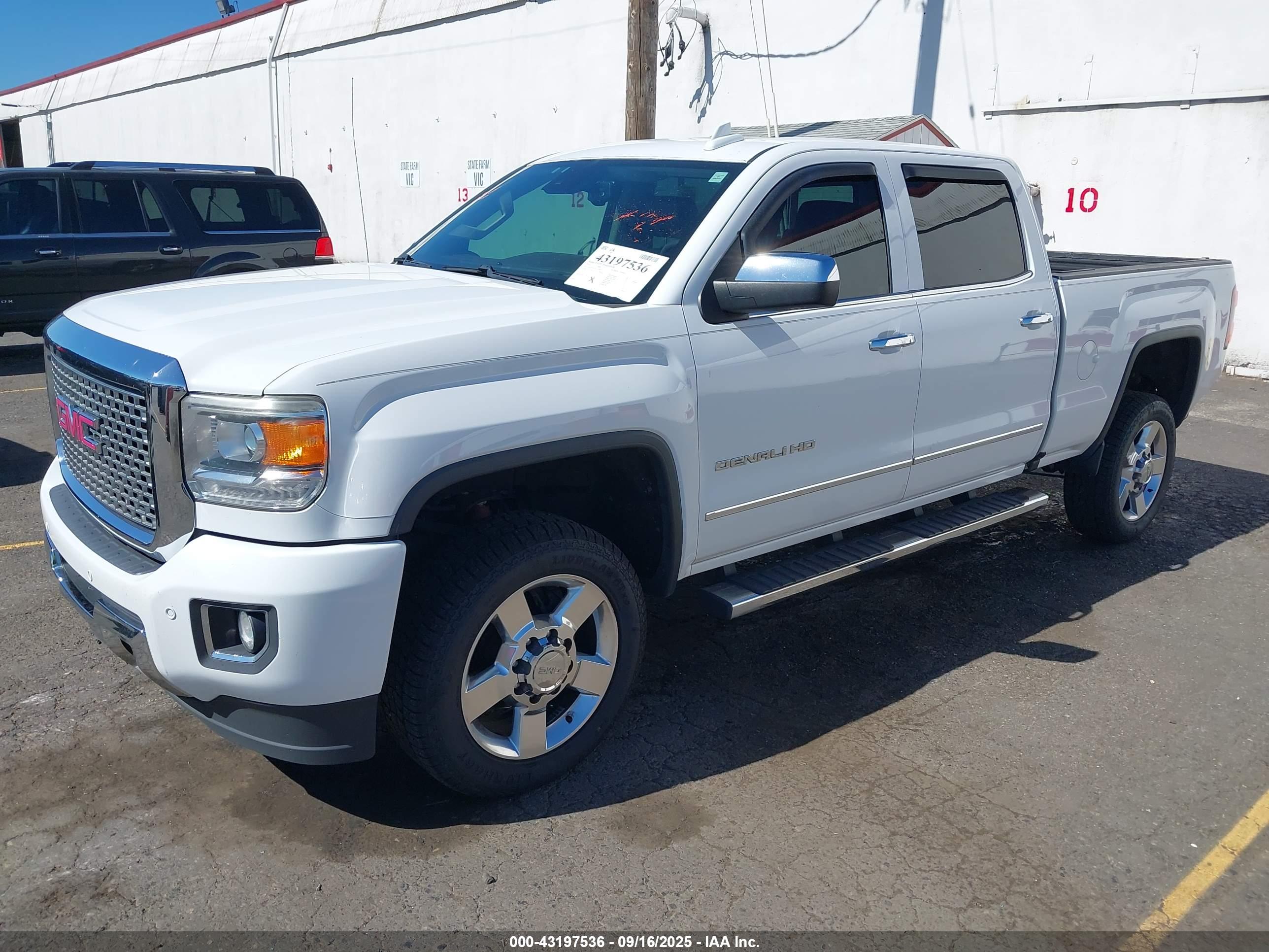 GMC SIERRA image 2