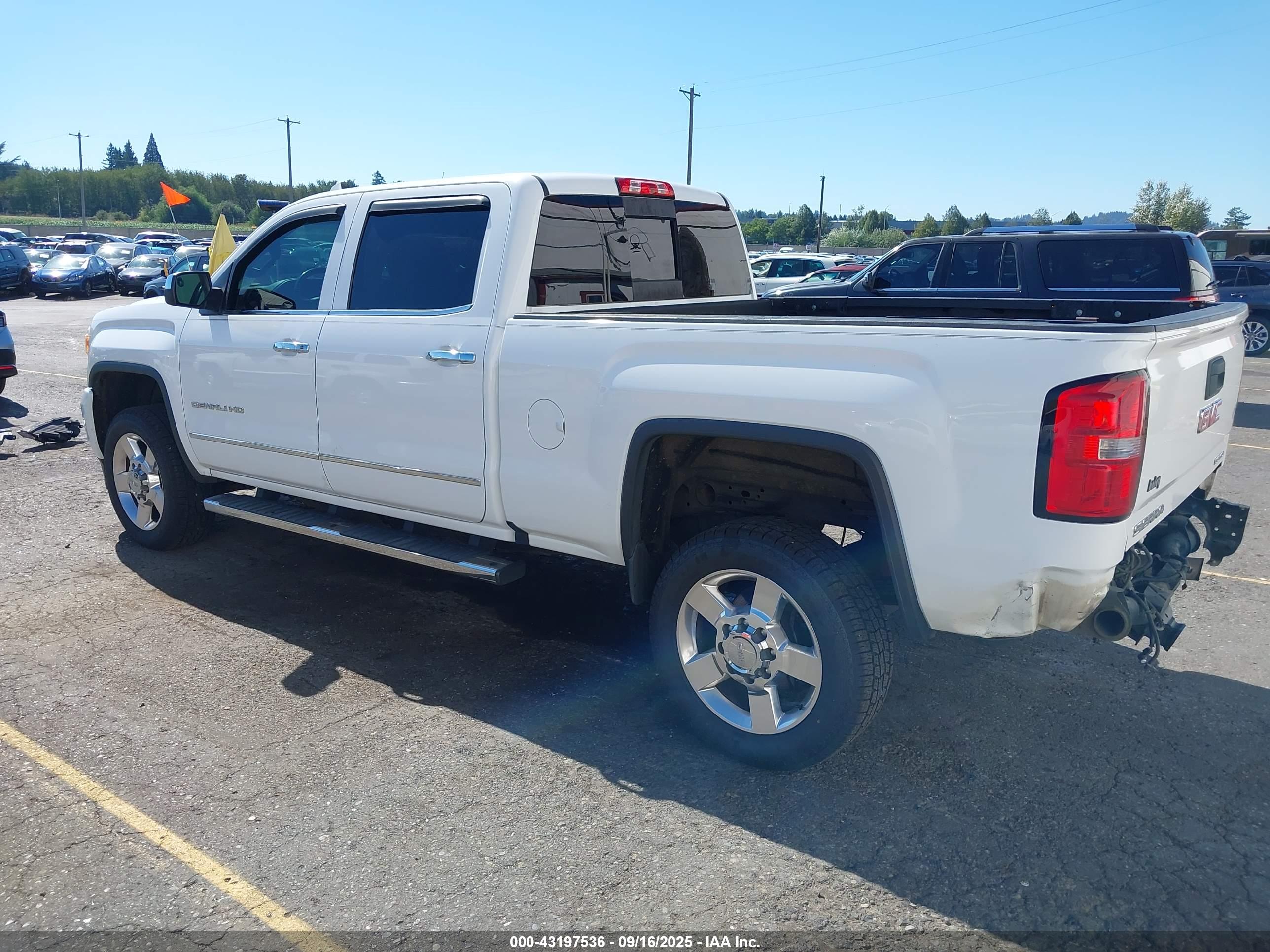 GMC SIERRA image 3