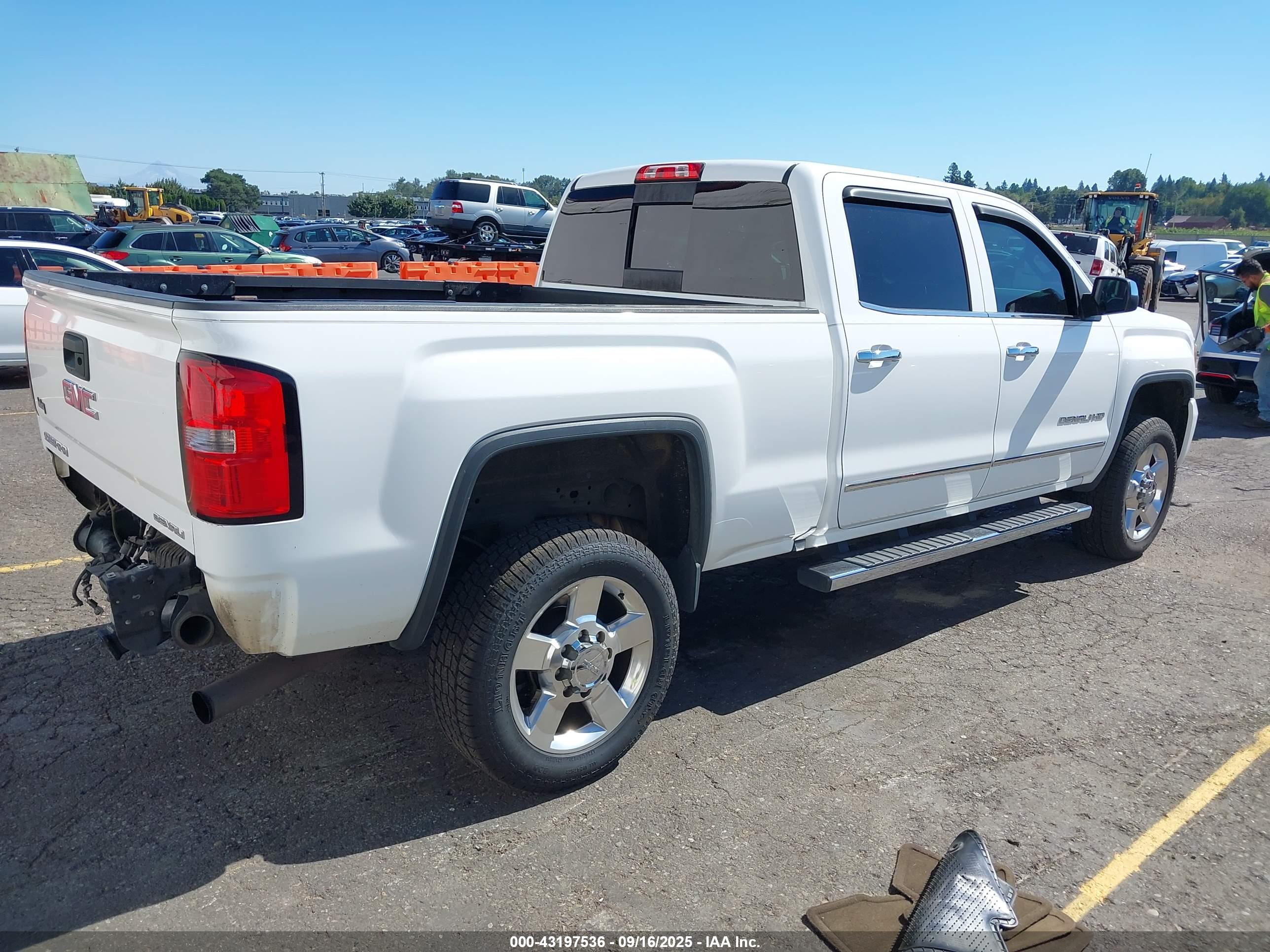 GMC SIERRA image 4