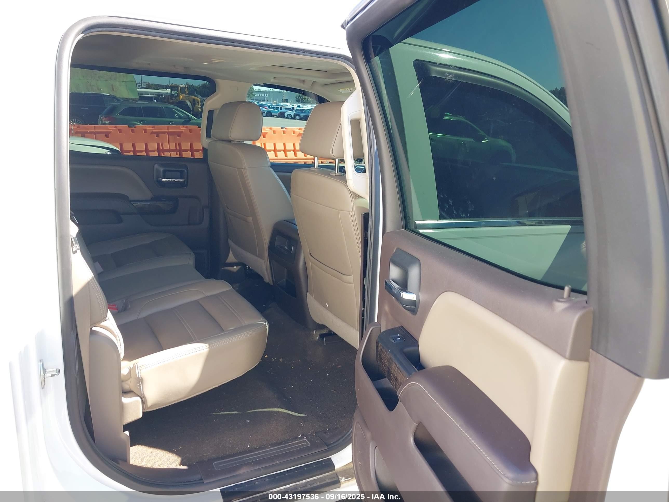 GMC SIERRA image 8