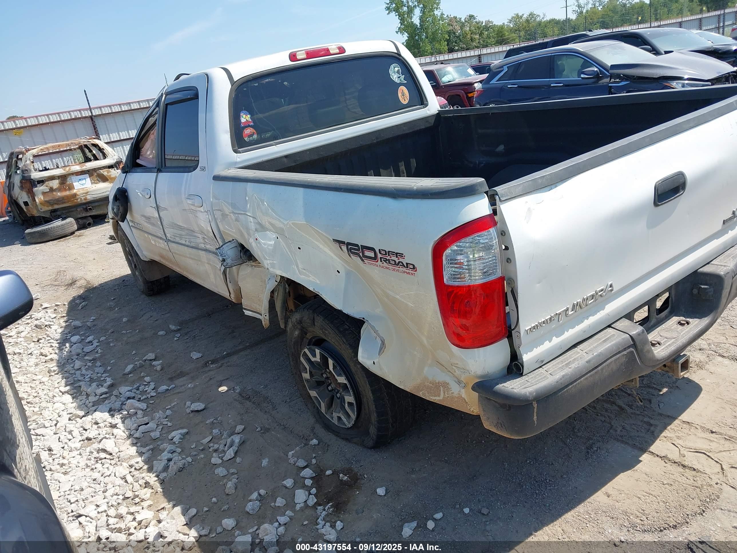 TOYOTA TUNDRA image 3