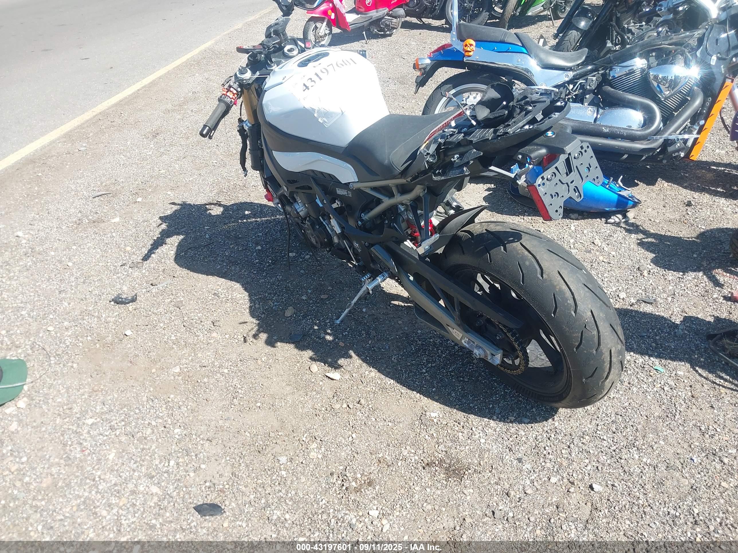 BMW S image 3