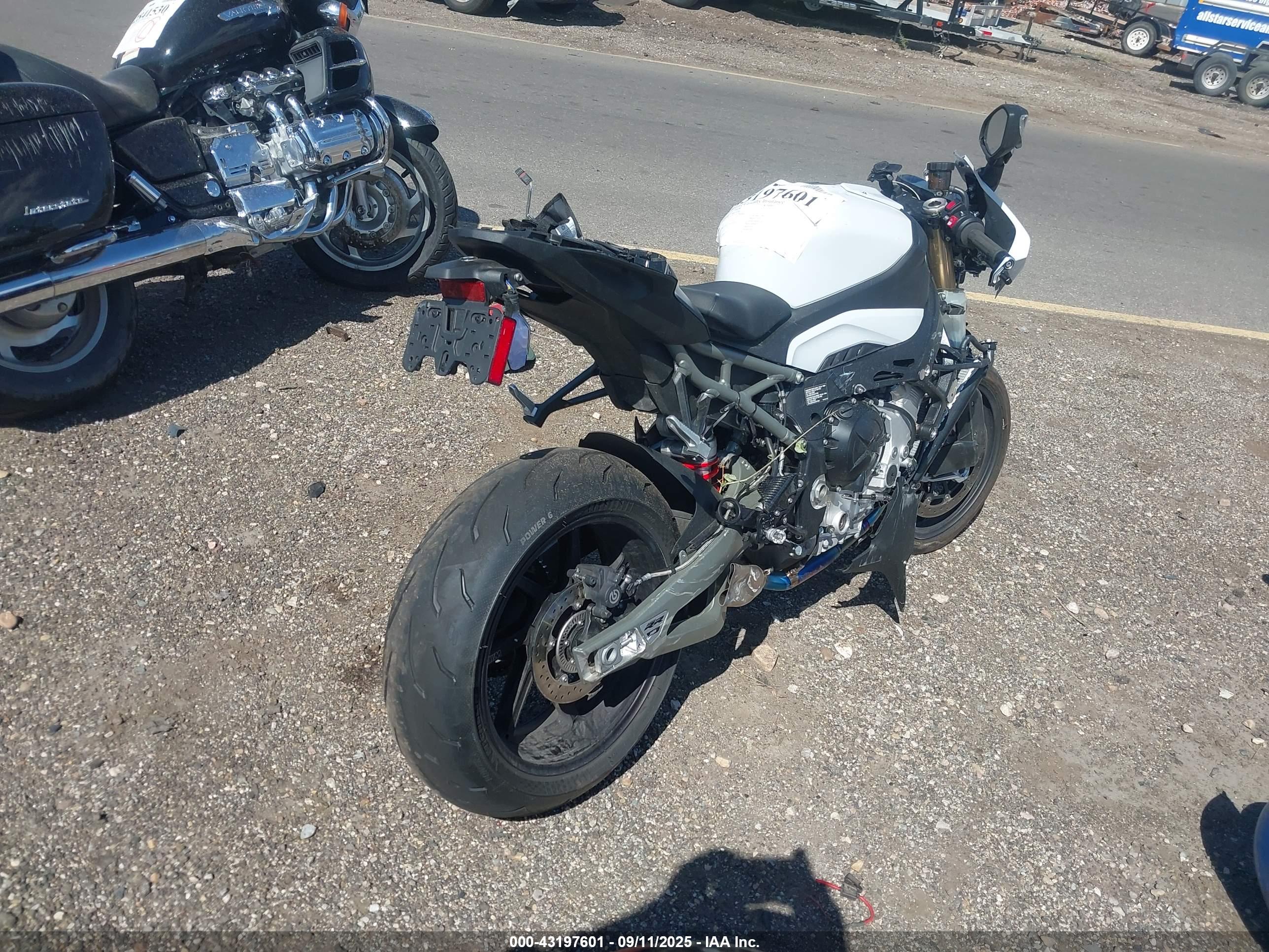 BMW S image 4