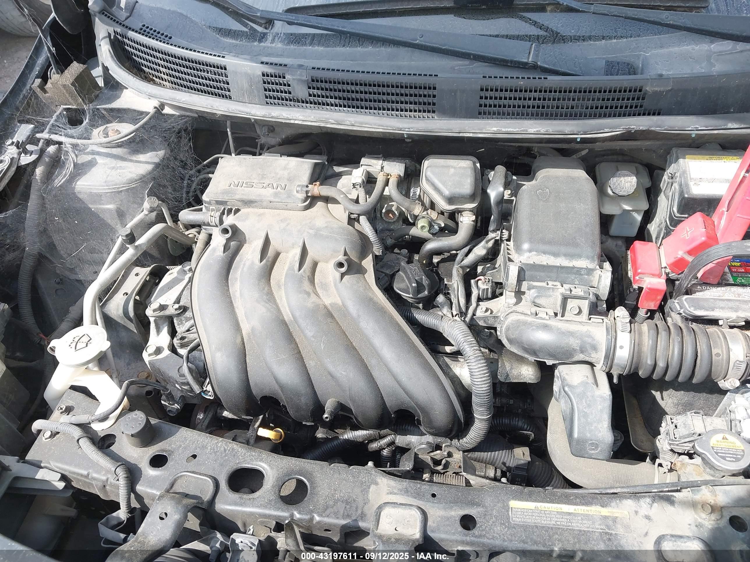 NISSAN VERSA image 10