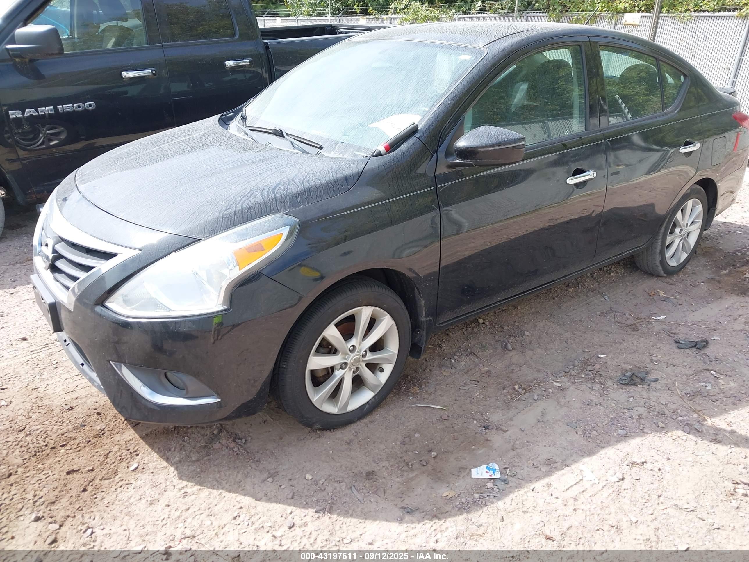 NISSAN VERSA image 2