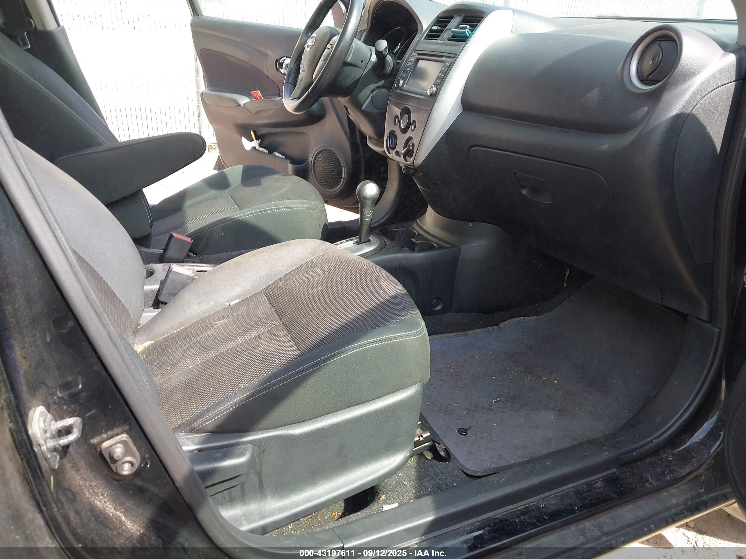 NISSAN VERSA image 5