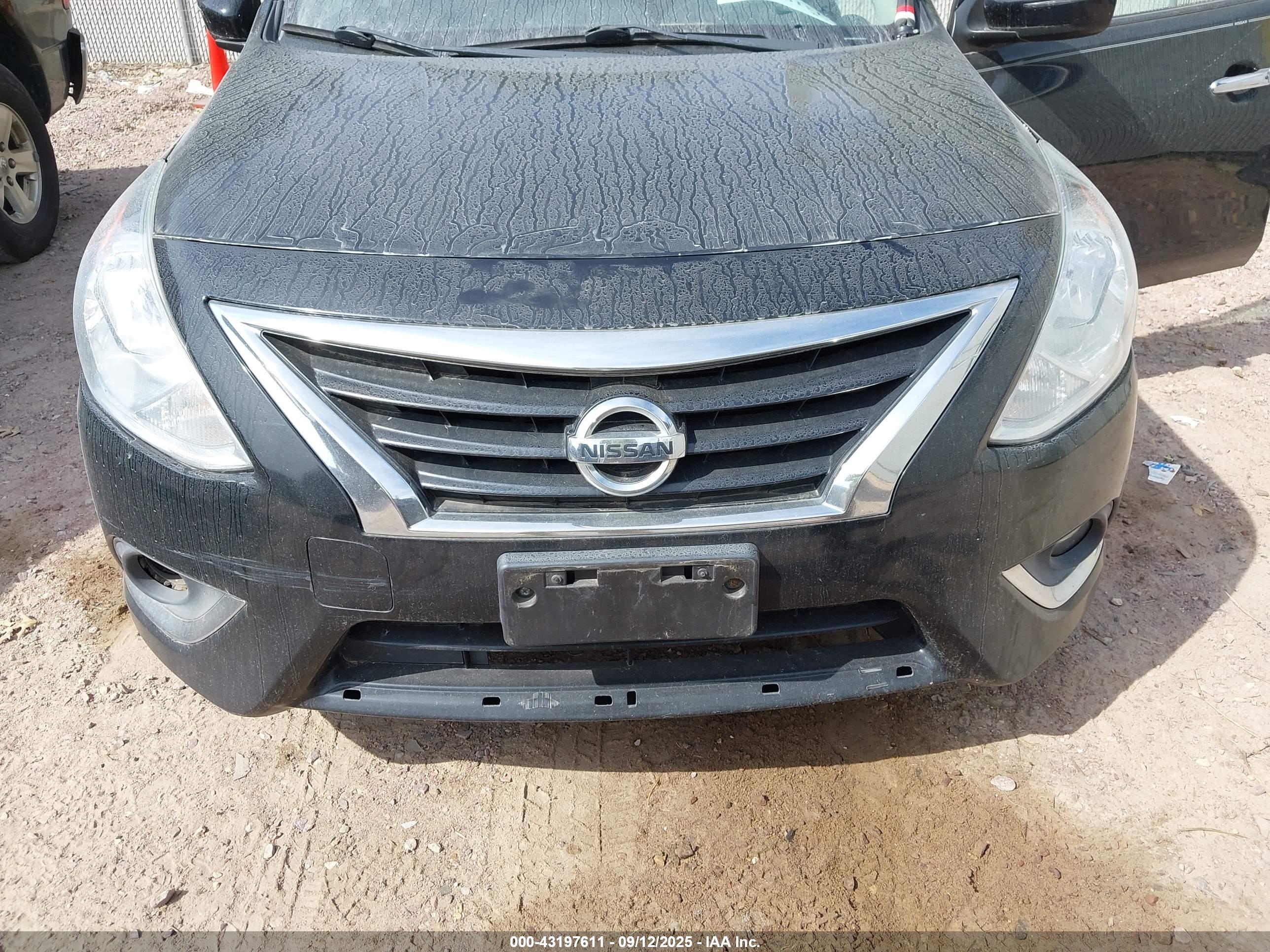 NISSAN VERSA image 6