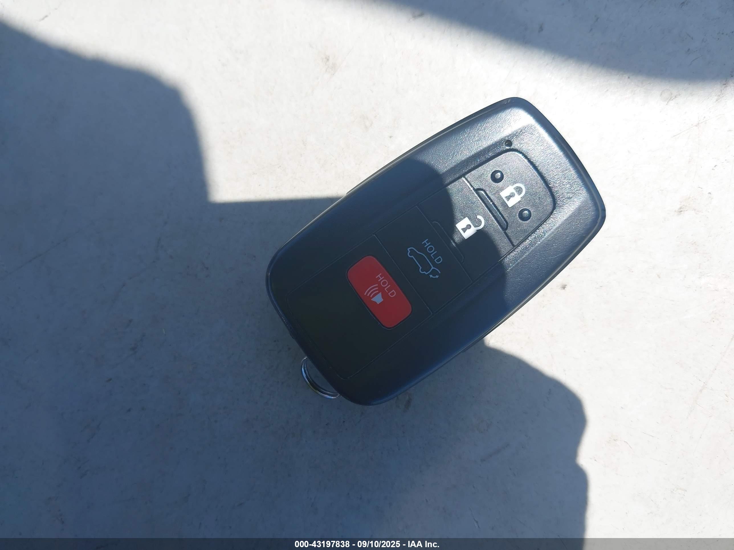 TOYOTA RAV4 image 11