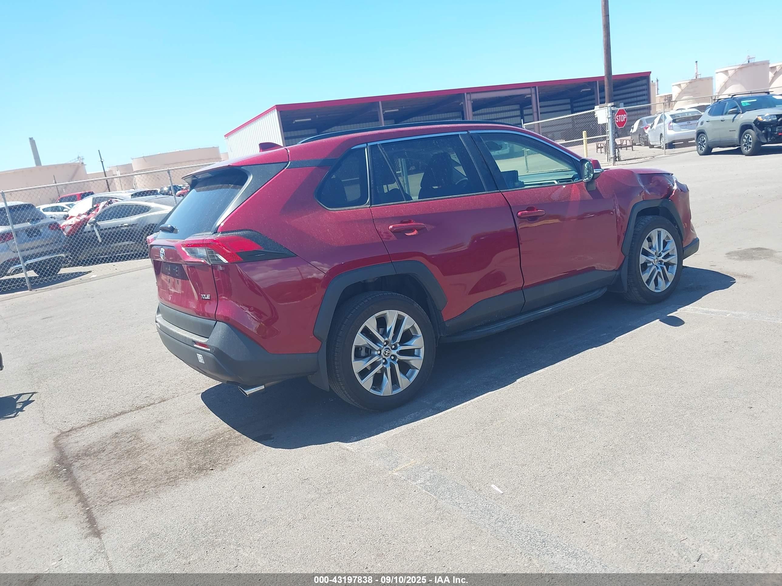 TOYOTA RAV4 image 4