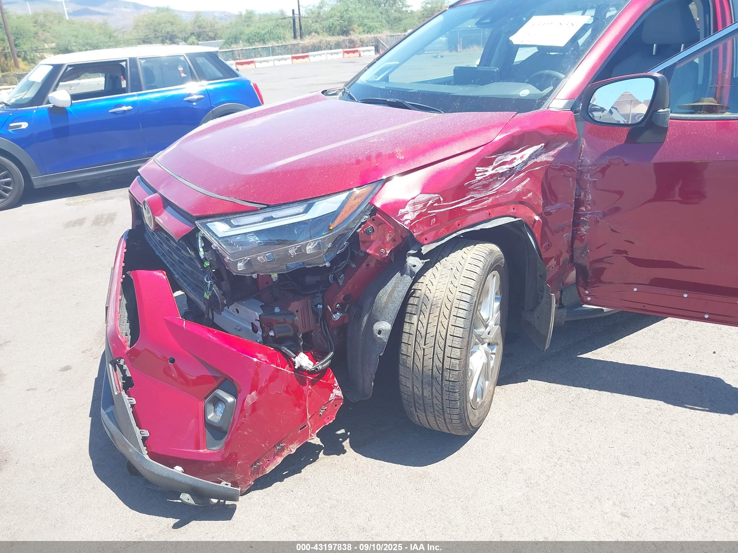 TOYOTA RAV4 image 6