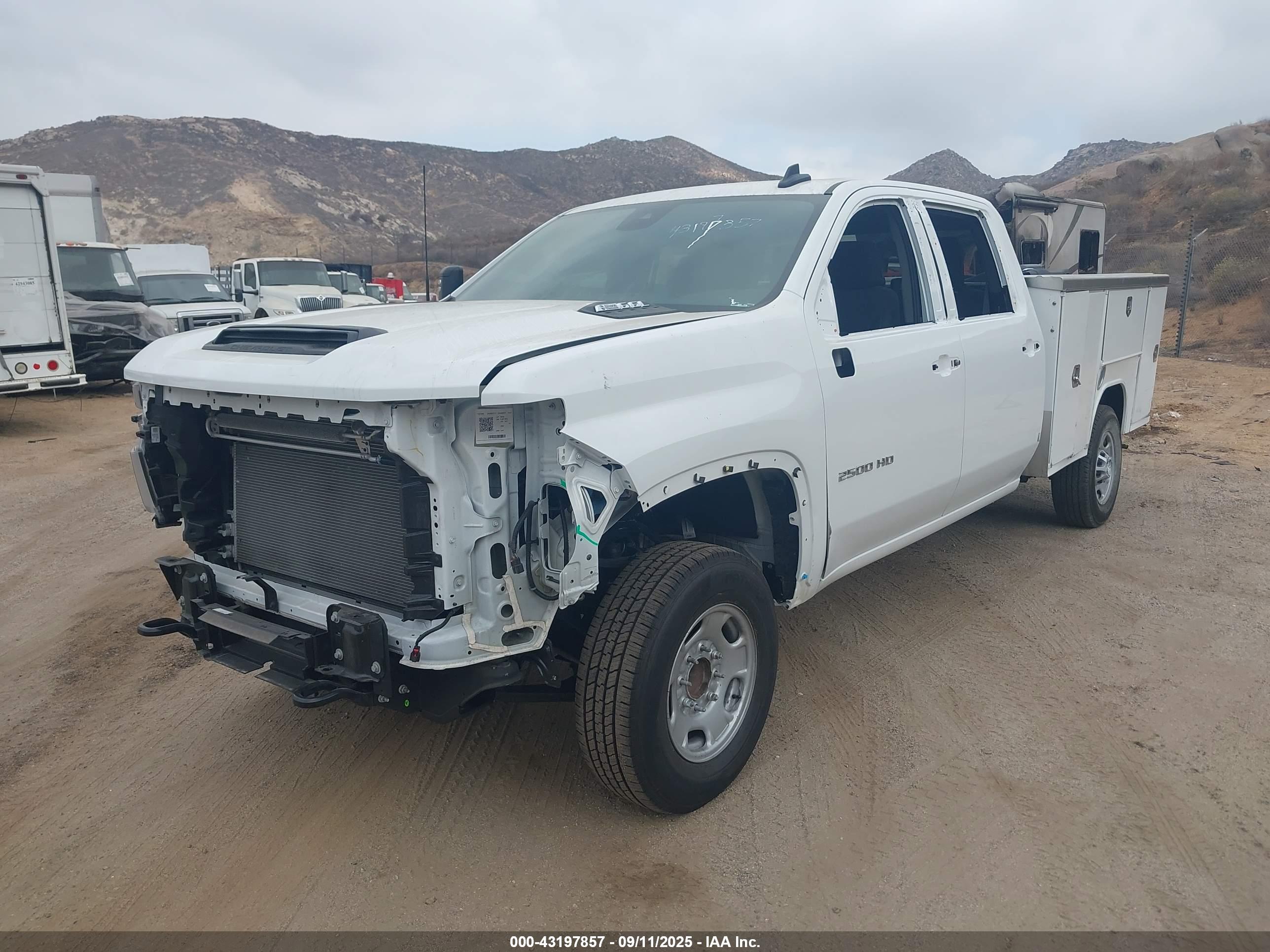 CHEVROLET SILVERADO image 2