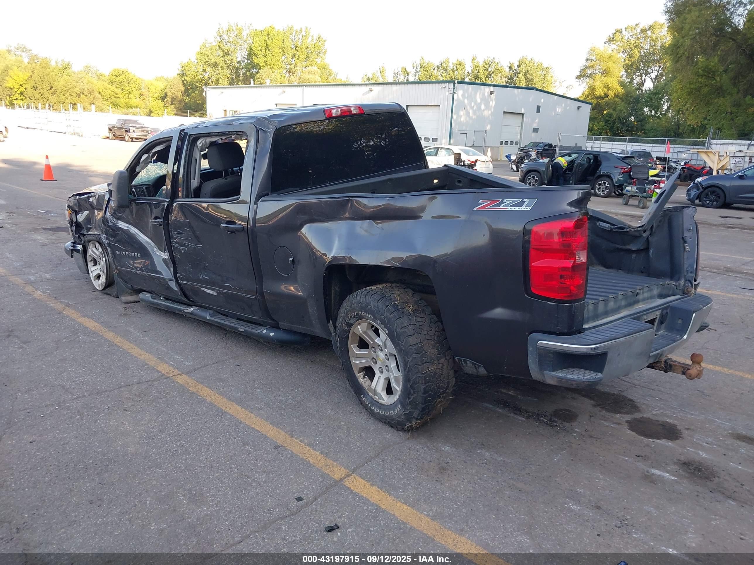 CHEVROLET SILVERADO image 3