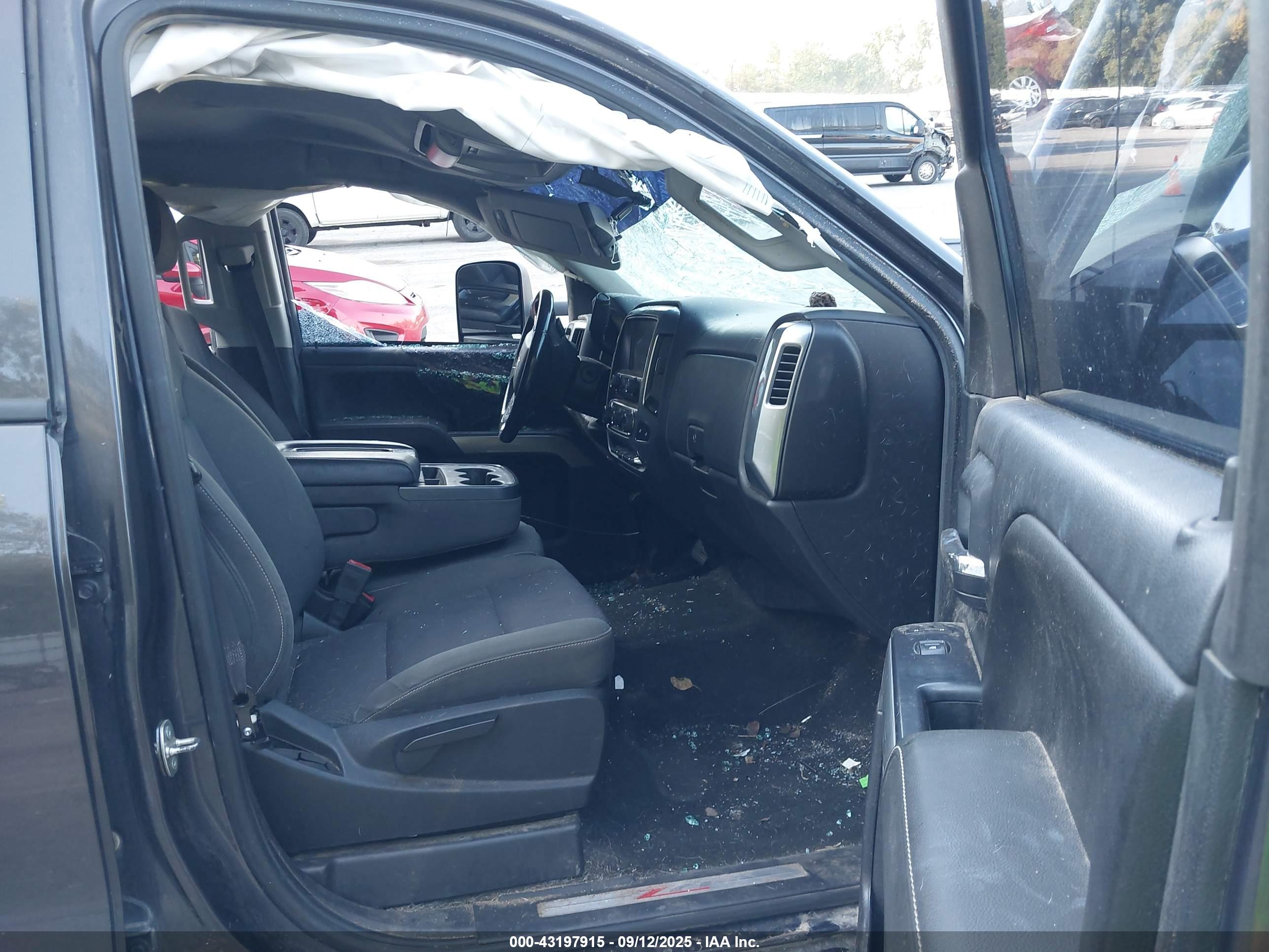 CHEVROLET SILVERADO image 5
