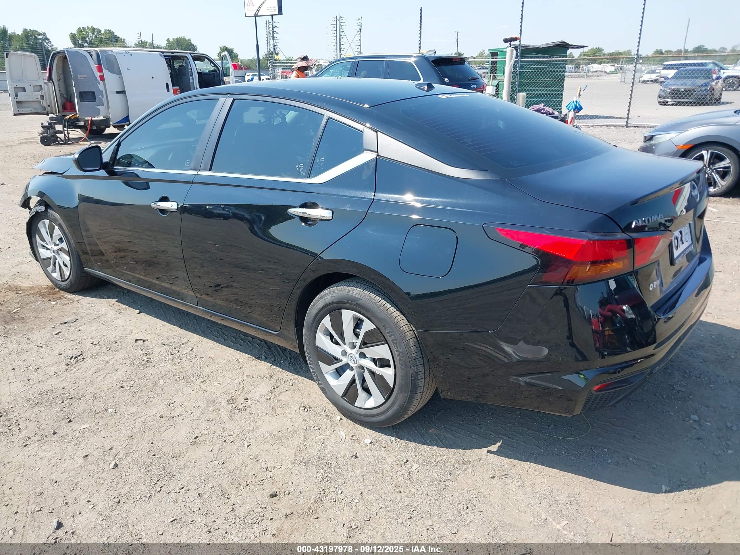 NISSAN ALTIMA image 3