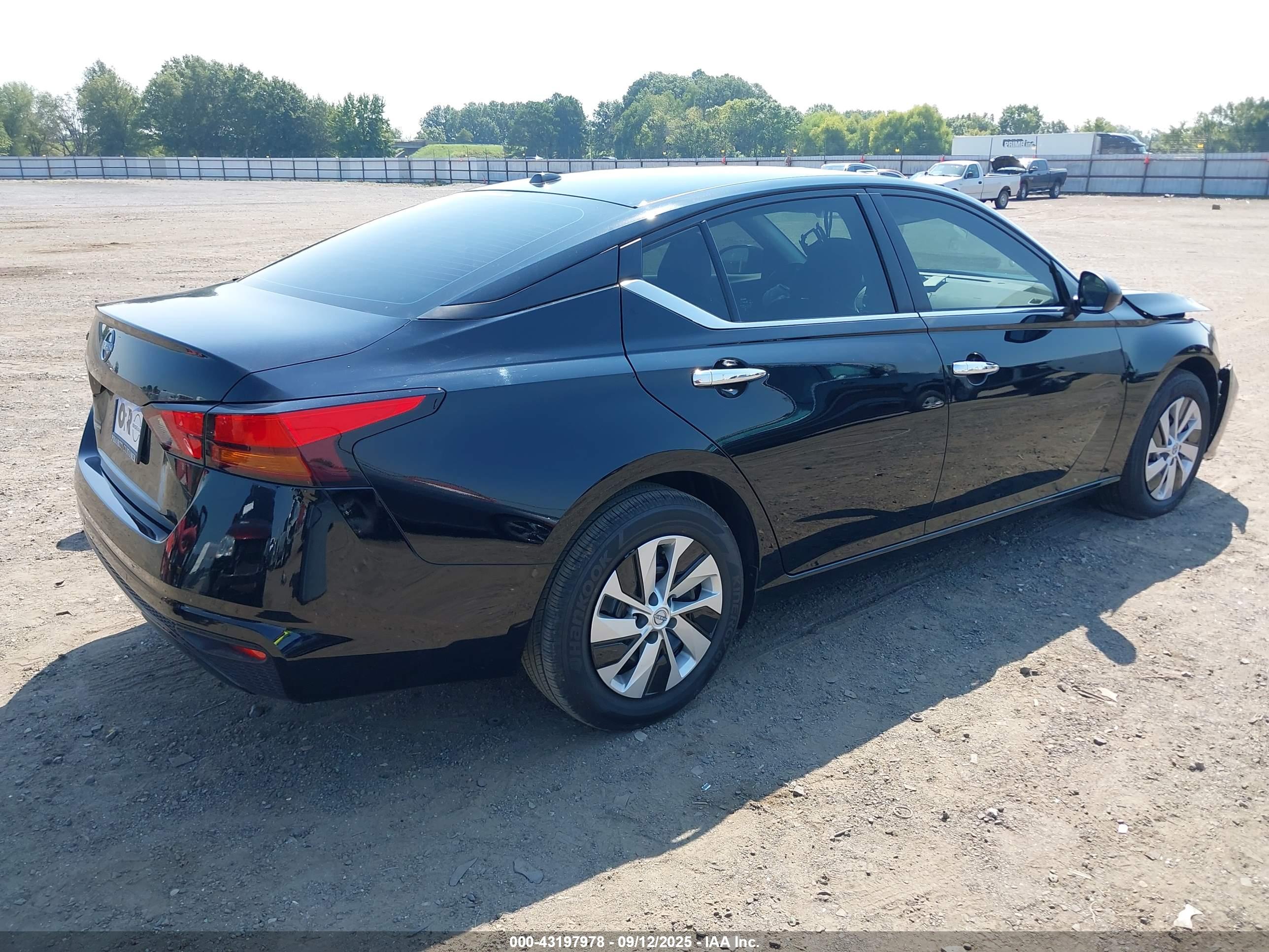 NISSAN ALTIMA image 4