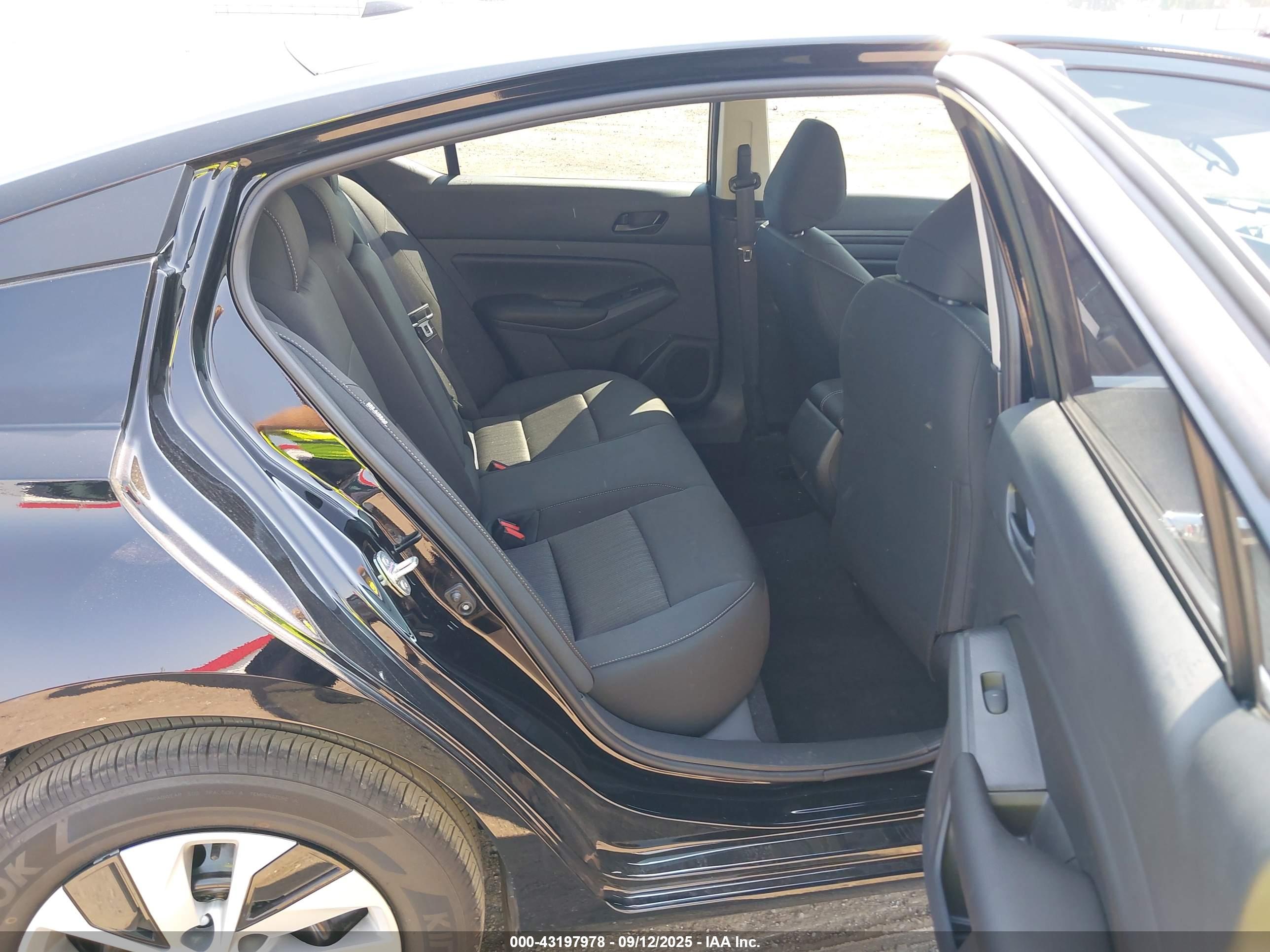 NISSAN ALTIMA image 8