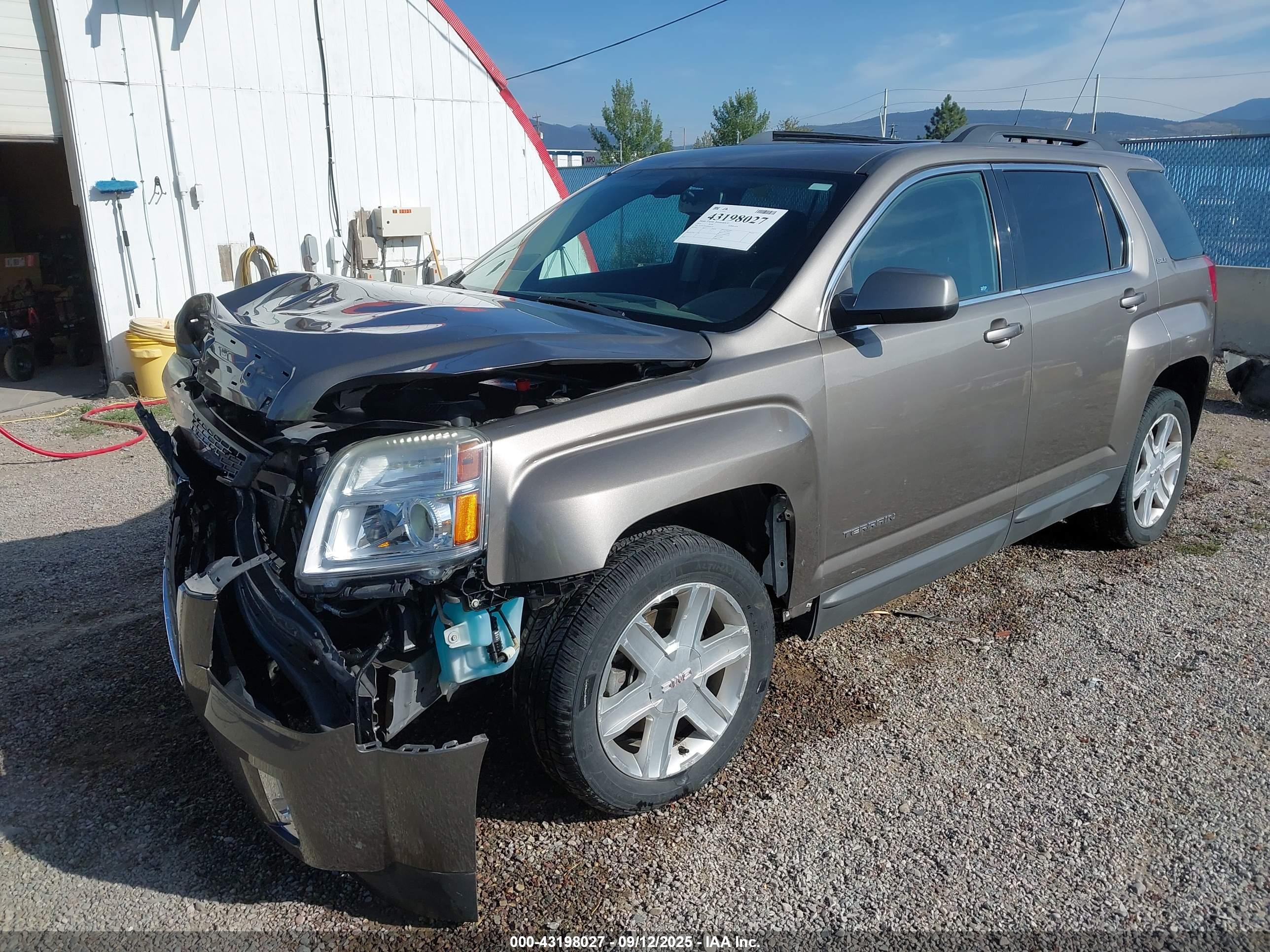 GMC TERRAIN image 2