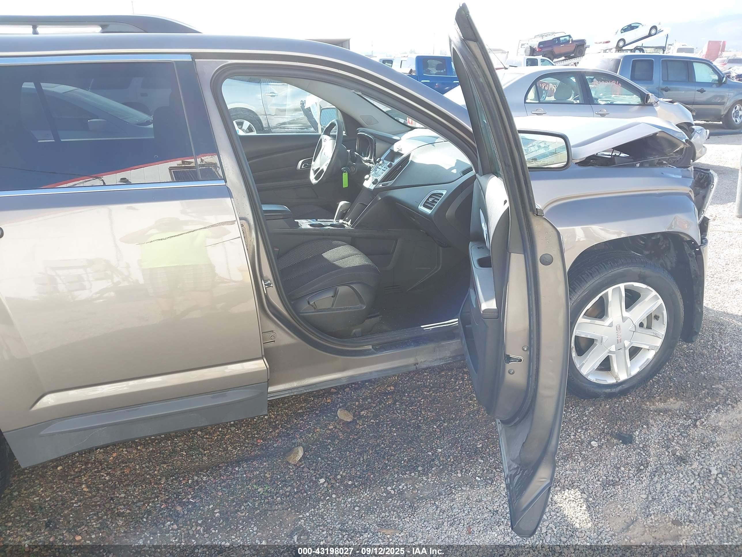 GMC TERRAIN image 5