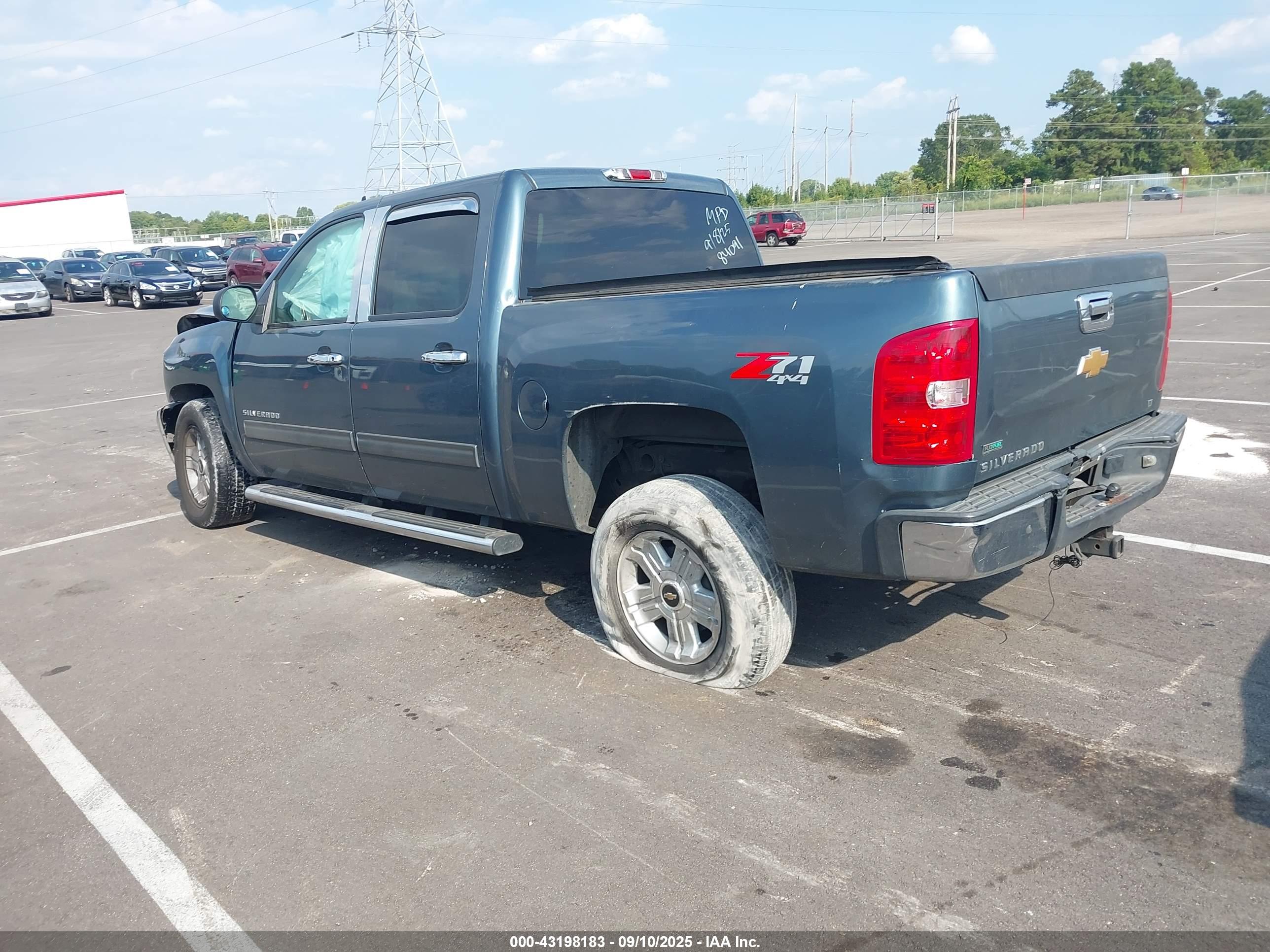 CHEVROLET SILVERADO image 3