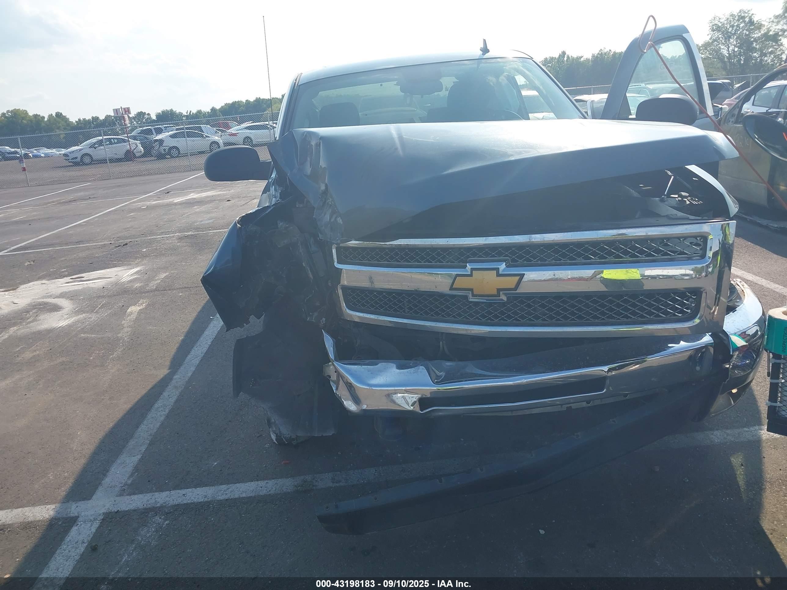 CHEVROLET SILVERADO image 6