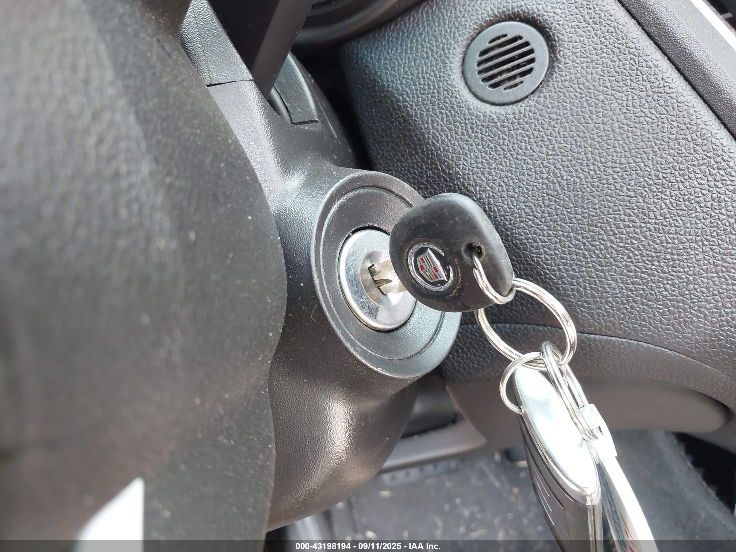 CADILLAC CTS image 11