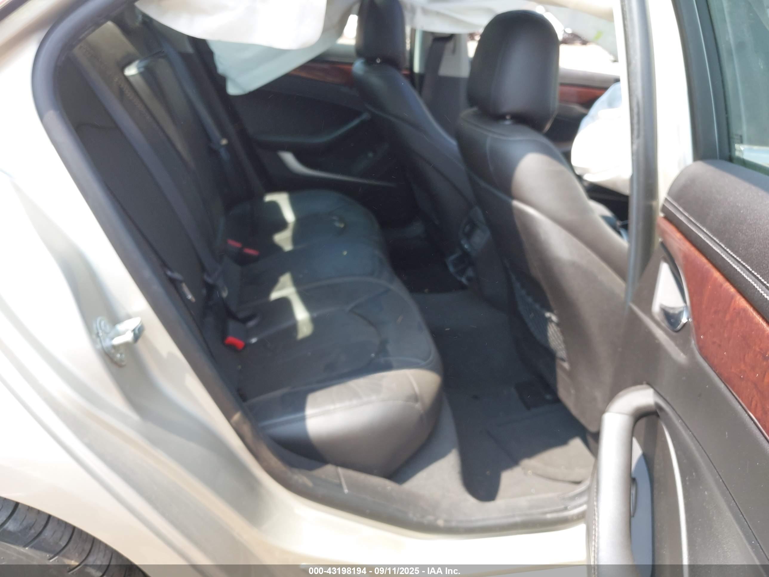 CADILLAC CTS image 8