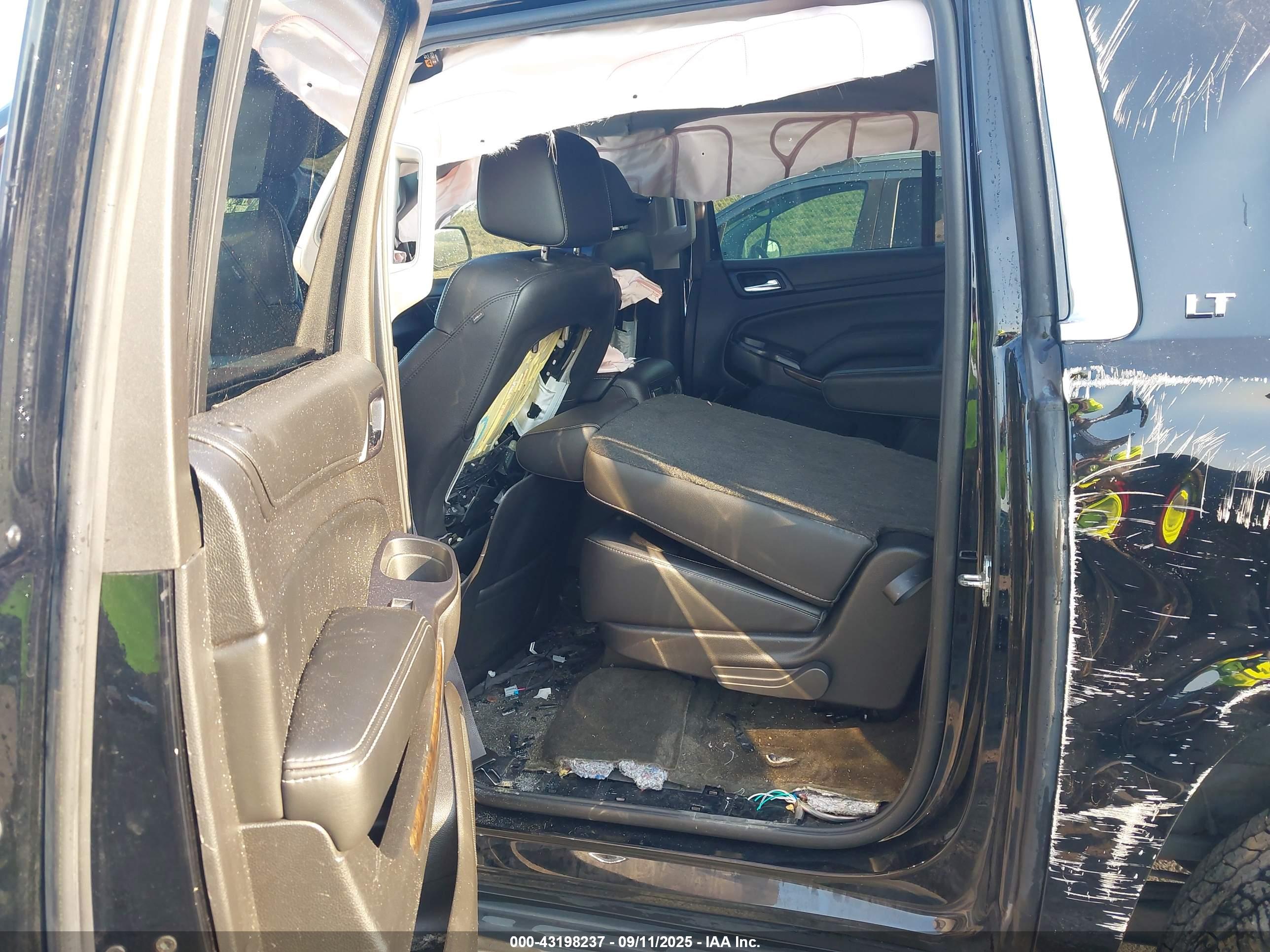 CHEVROLET SUBURBAN image 8