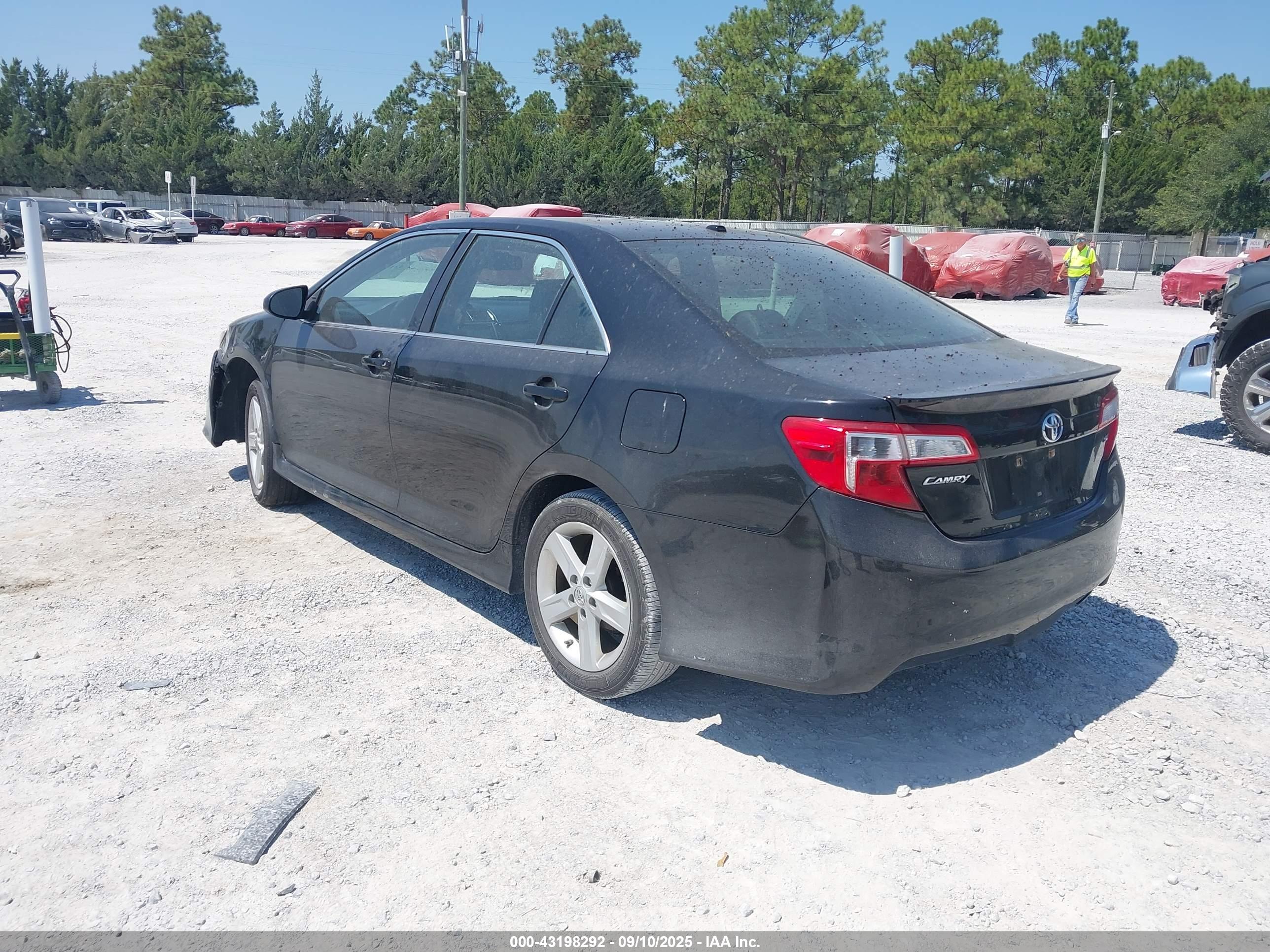 TOYOTA CAMRY image 3