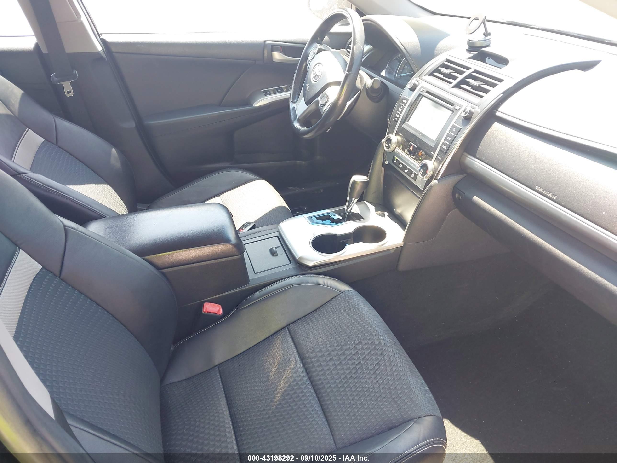 TOYOTA CAMRY image 5