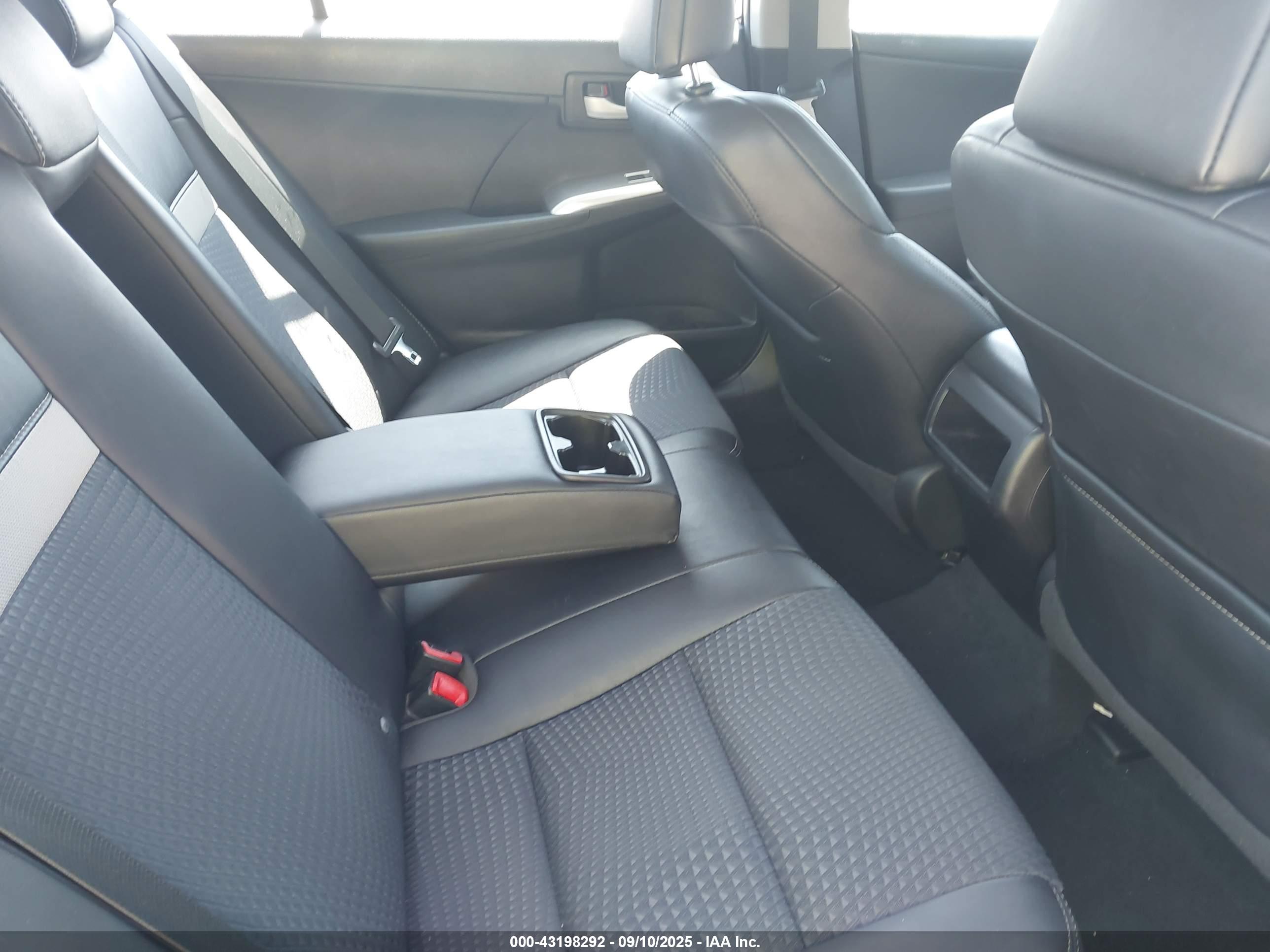 TOYOTA CAMRY image 8