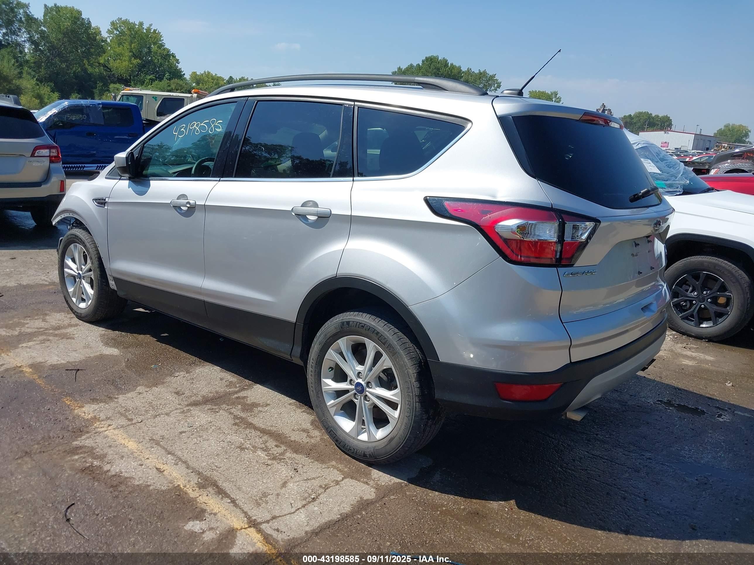 FORD ESCAPE image 3