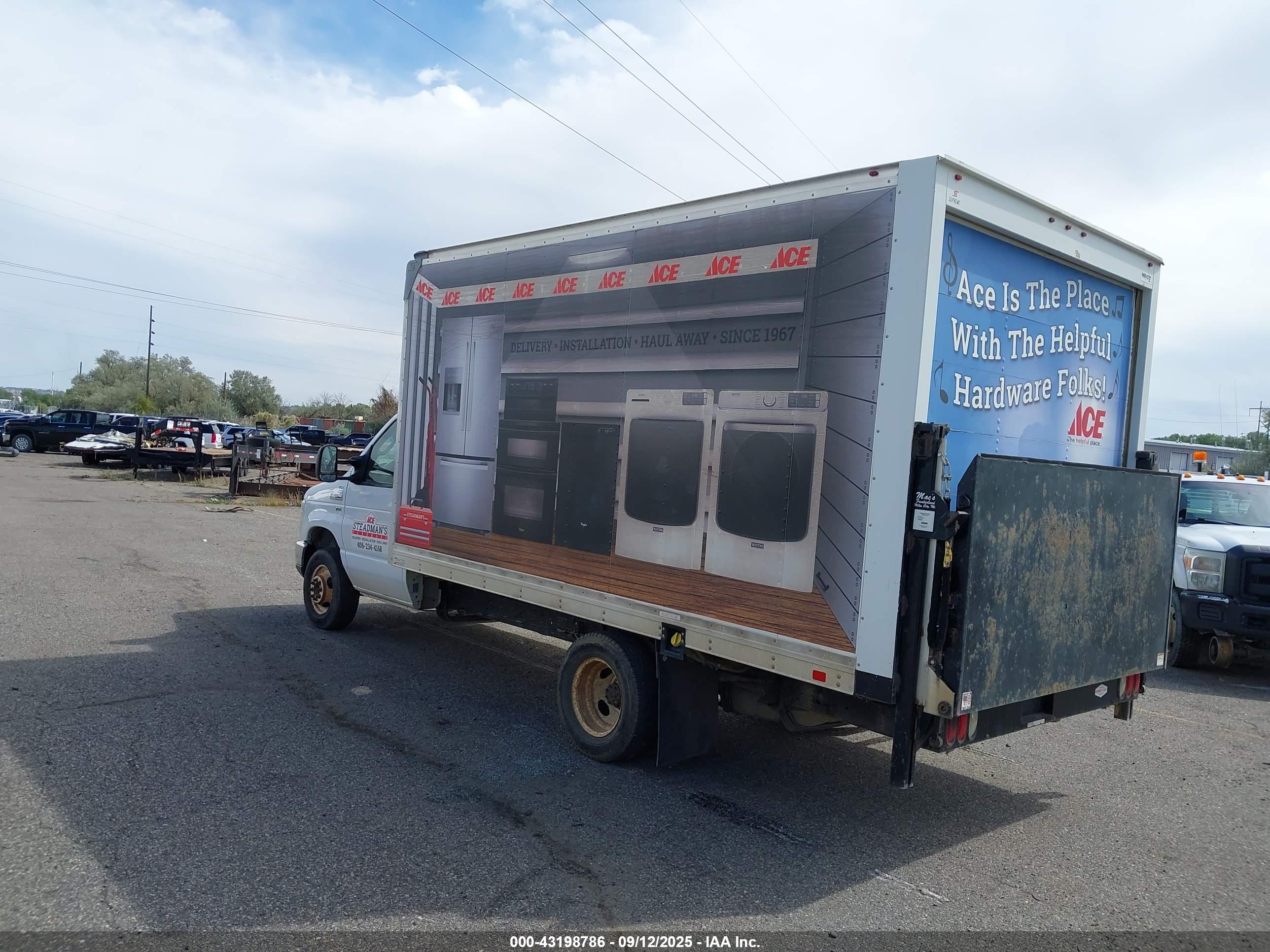 FORD E-350 image 3