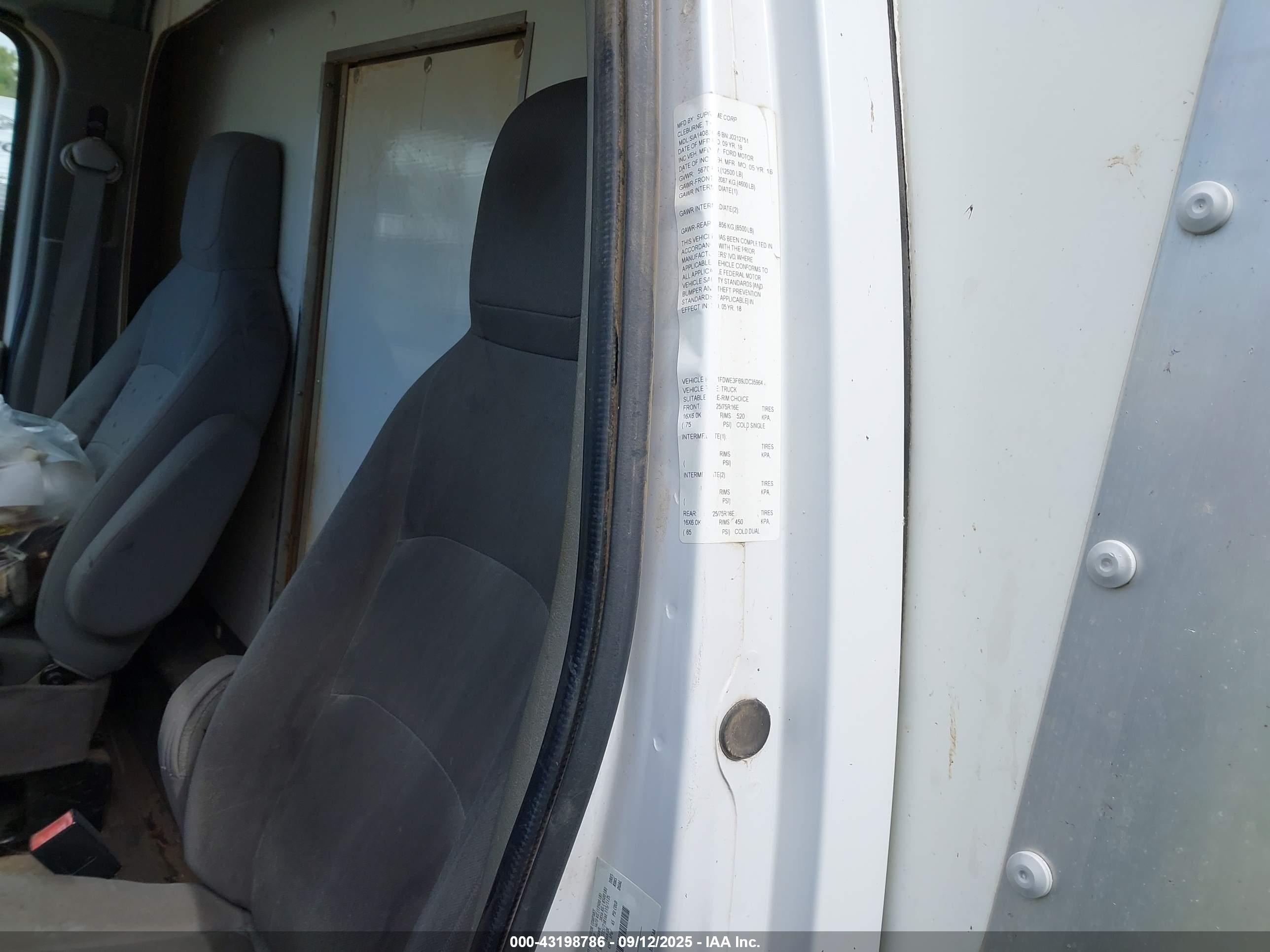 FORD E-350 image 7