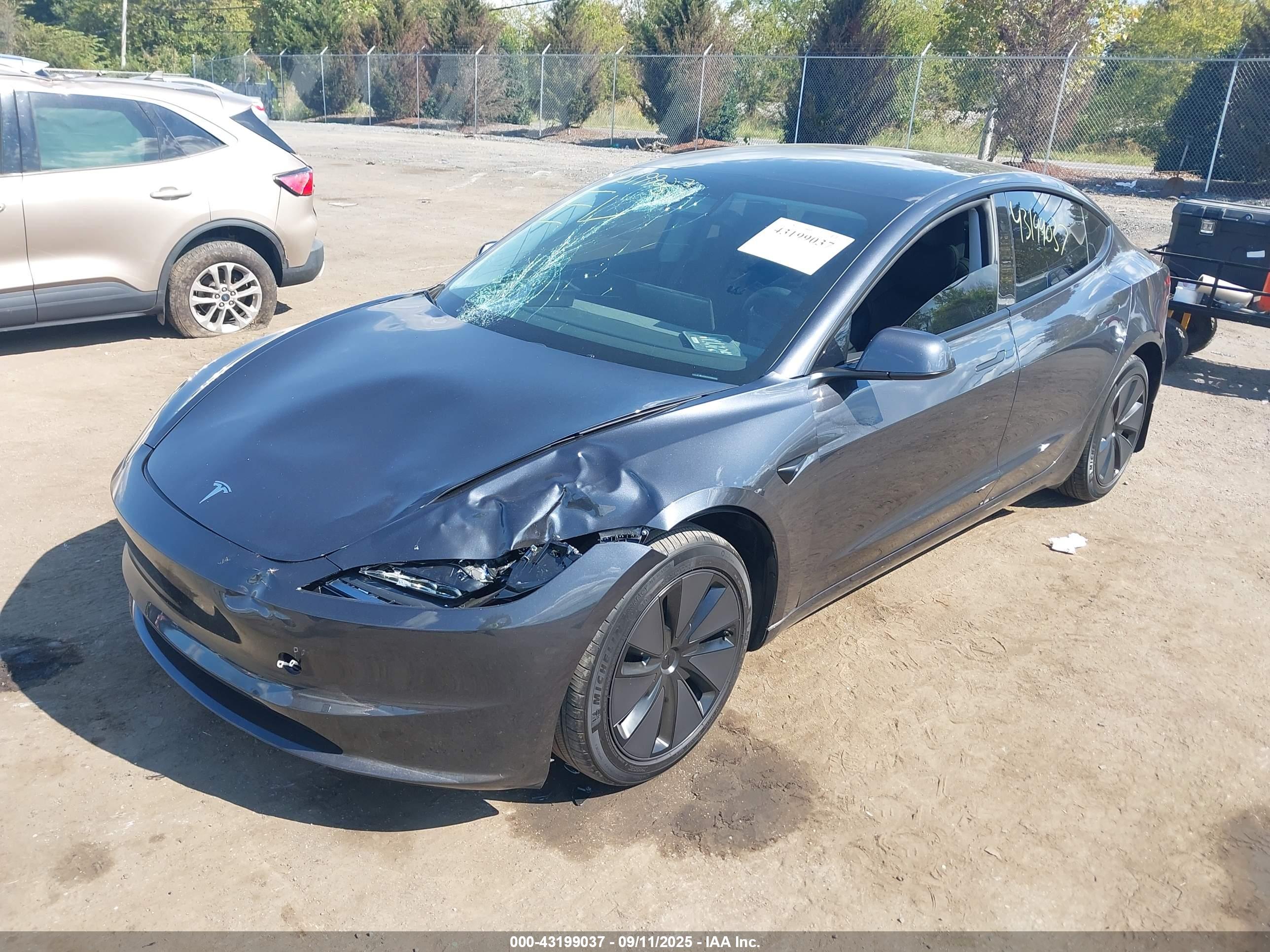 TESLA MODEL image 2