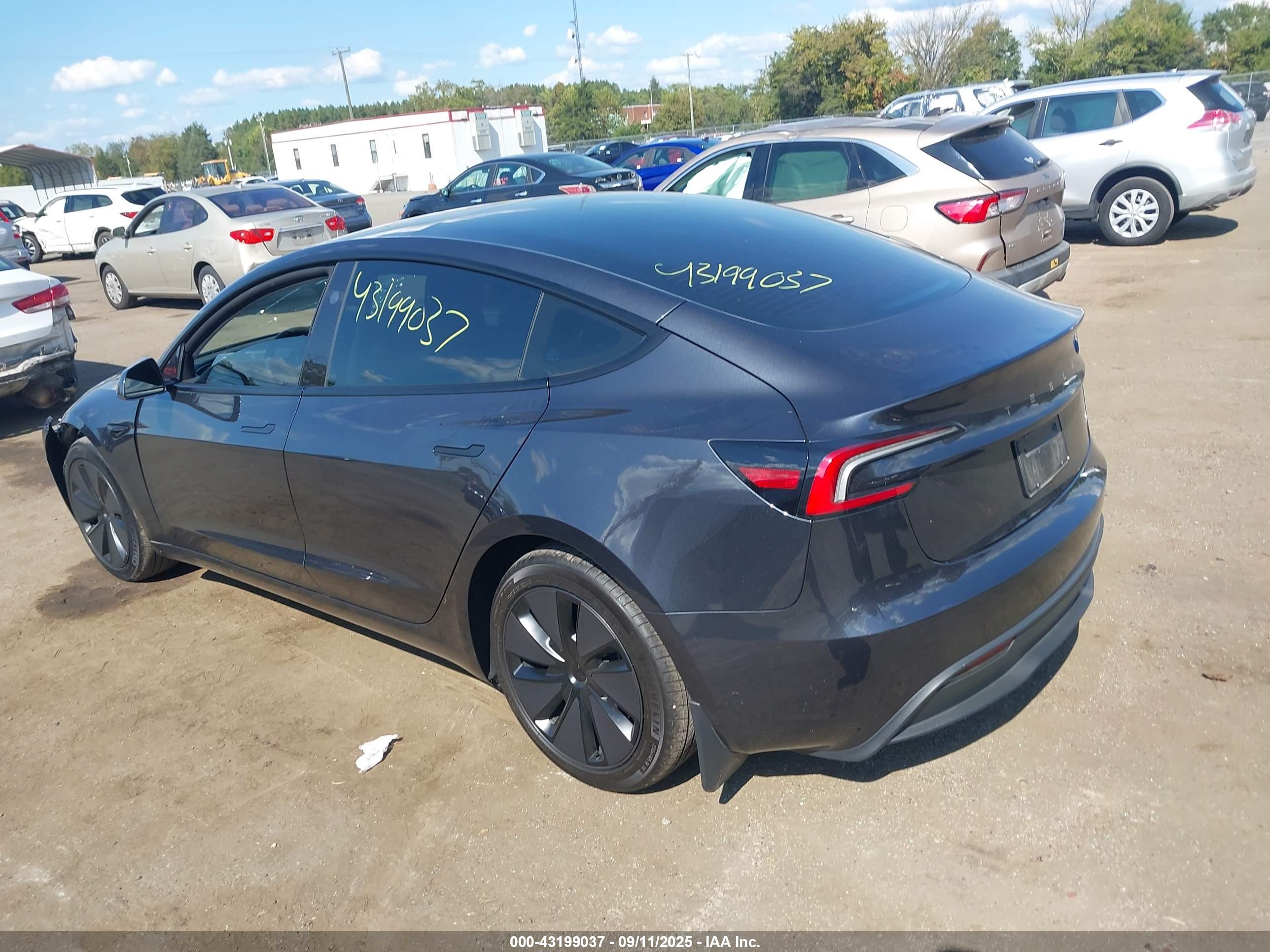 TESLA MODEL image 3
