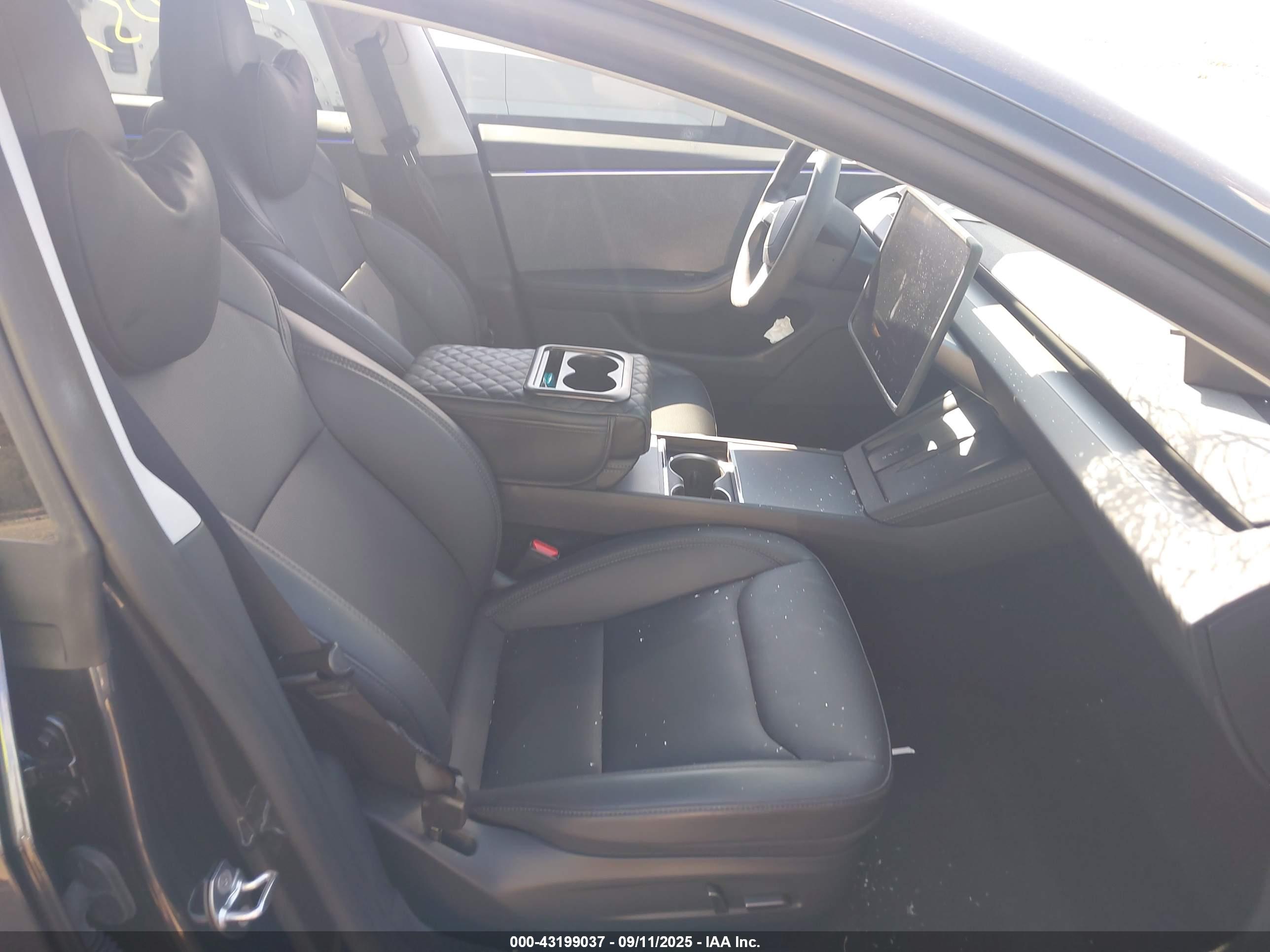 TESLA MODEL image 5